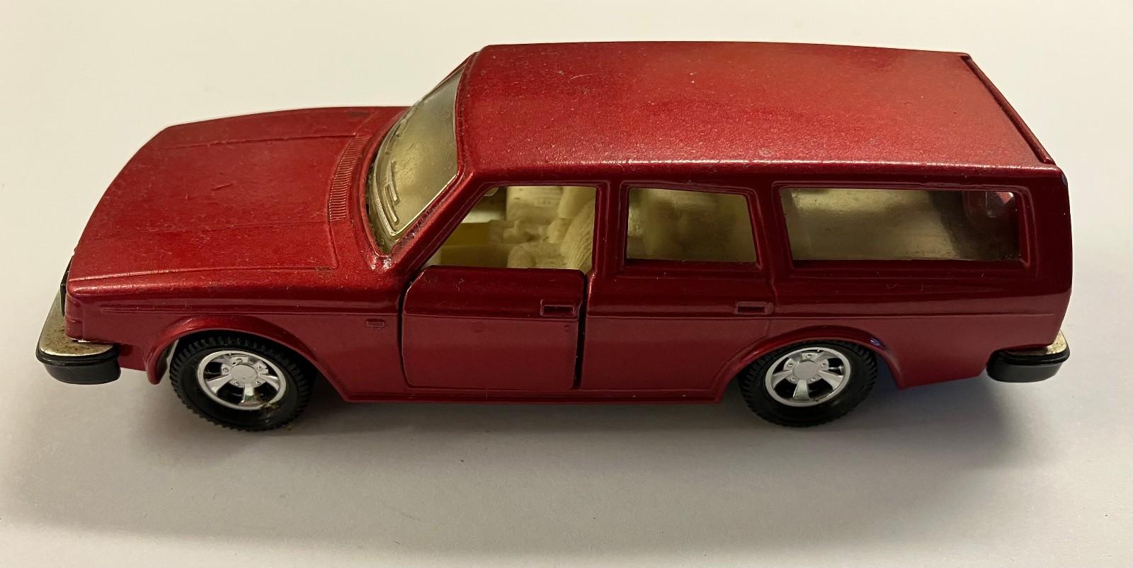 Matchbox Superkings K-74 Volvo Estate in Metallic Red – Made in England -No Box