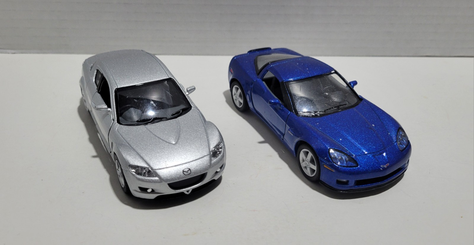 Kinsmart 2007 Chevrolet Corvette C6 Z06 & Mazda RX-8 1:36 Scale