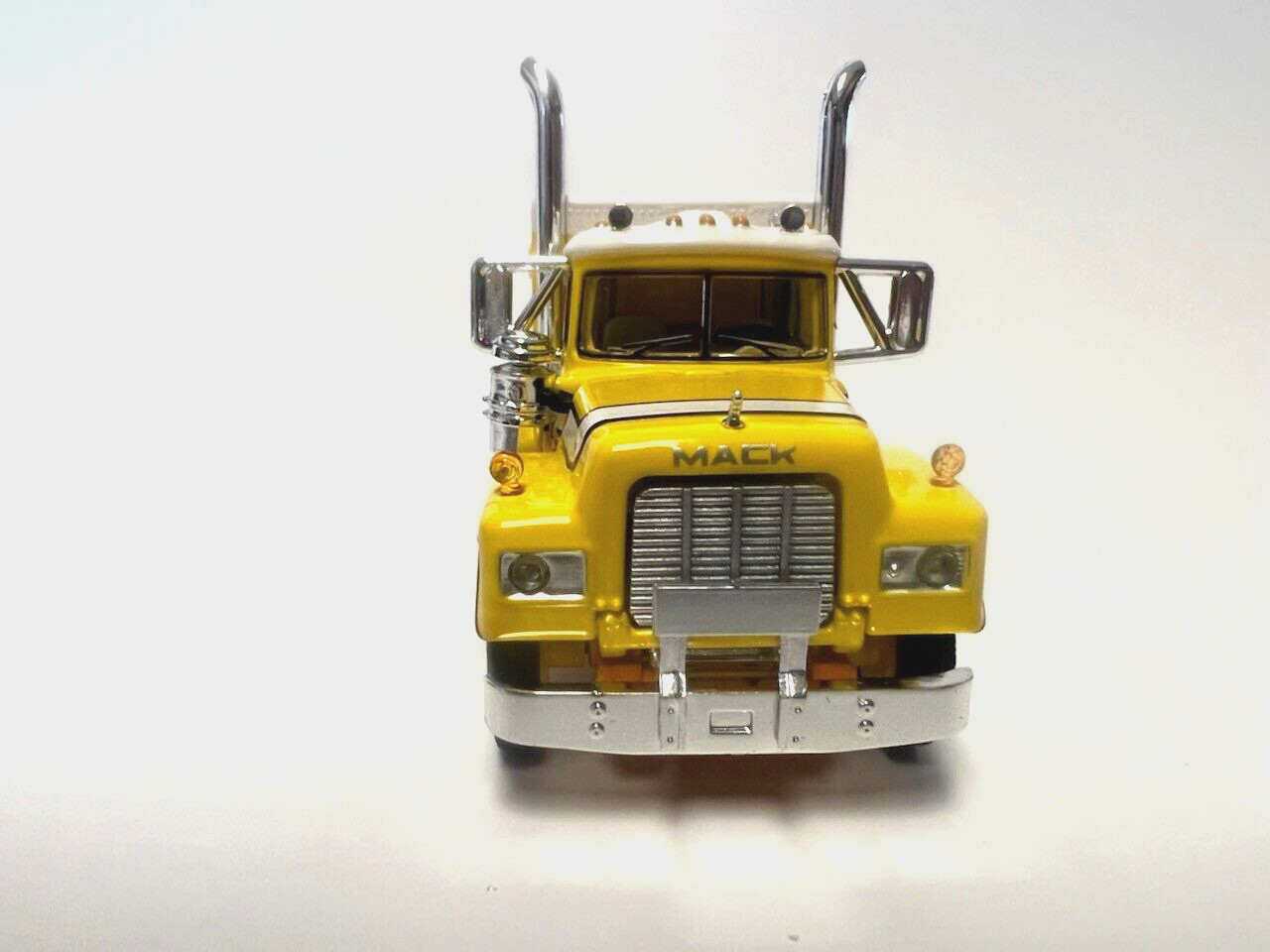 DCP FIRST GEAR 1/64 SCALE R MODEL MACK FLAT TOP SLEEPER, YELLOW, ORANGE & WHITE