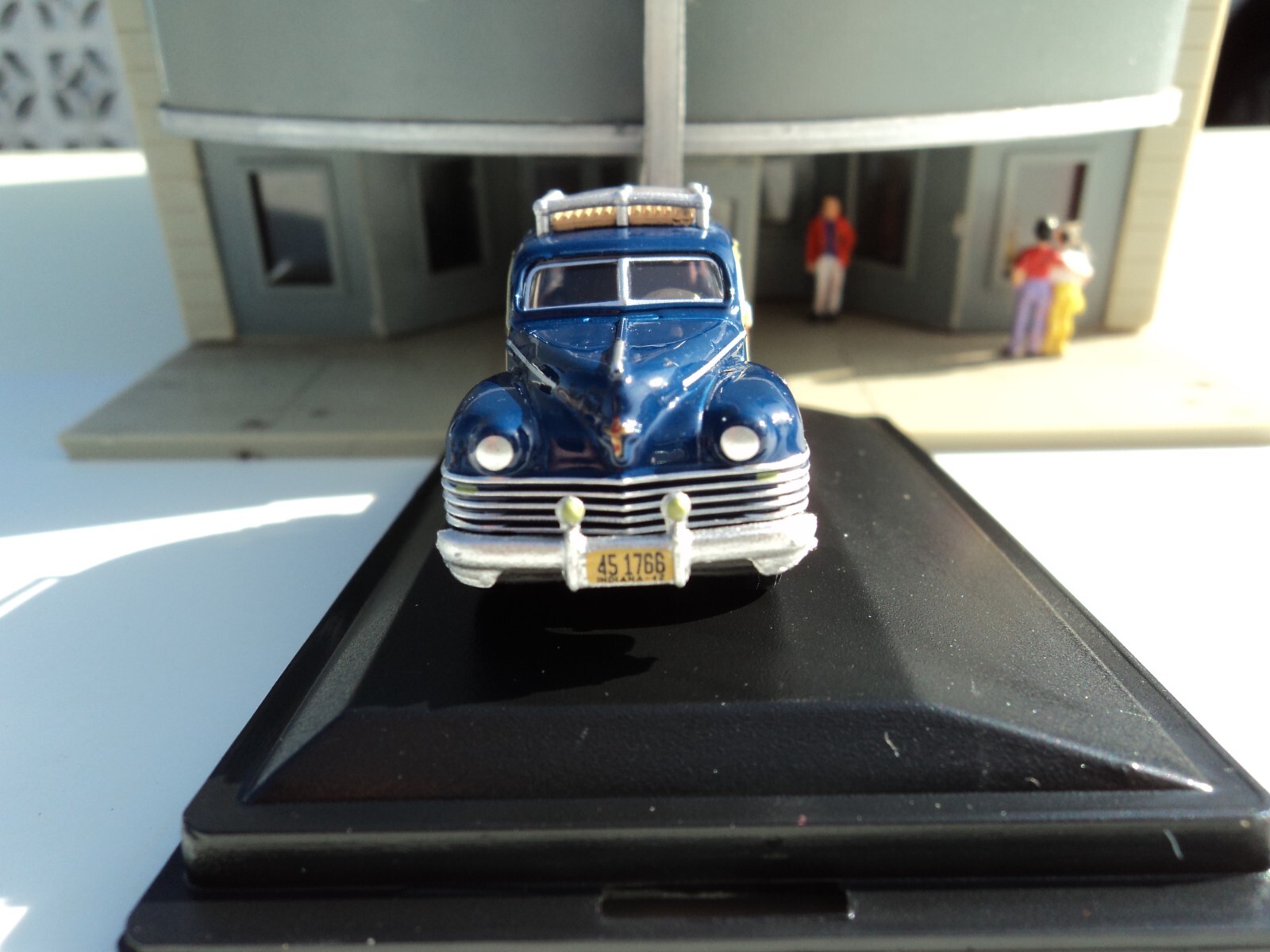 Oxford 1942 TOWN & COUNTRY WOODY WAGON Blue w/ Wood Panels 1/87 HO