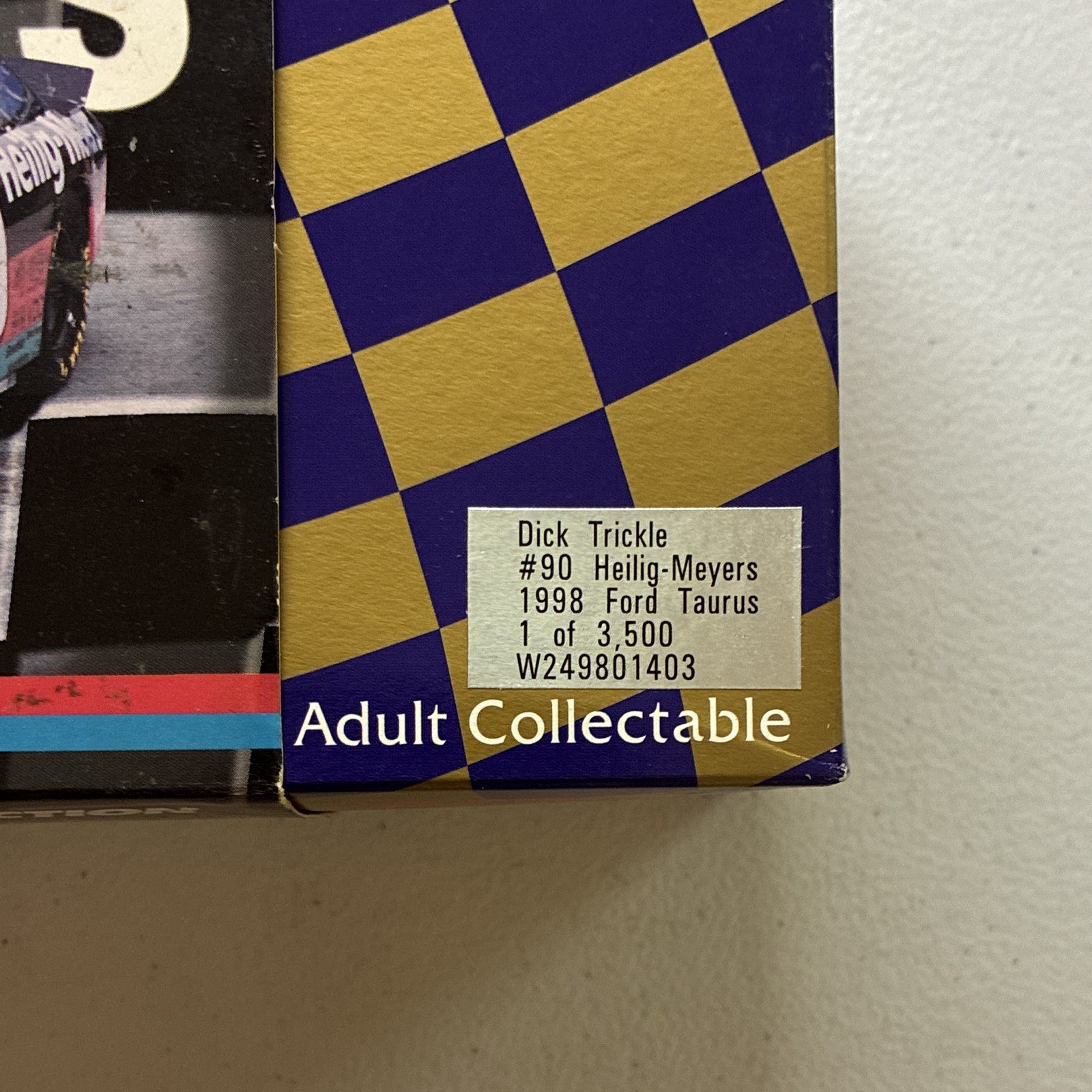 Action 1:24 Dick Trickle #90 Heilig-Meyers 1998 Ford Taurus NASCAR Diecast