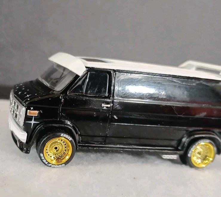 Greenlight ( CUSTOM) 1978 GMC VANDURA VAN