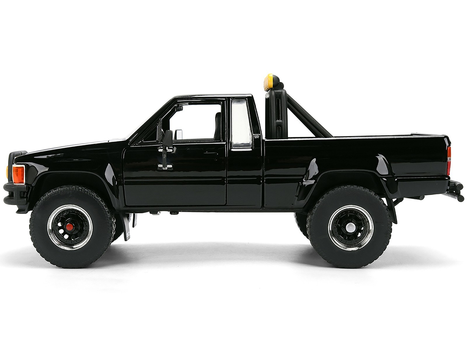 1985 TOYOTA SR5 PICKUP BLACK W/SKATEBOARD “BACK TO THE FUTURE” 1/24 JADA 36479