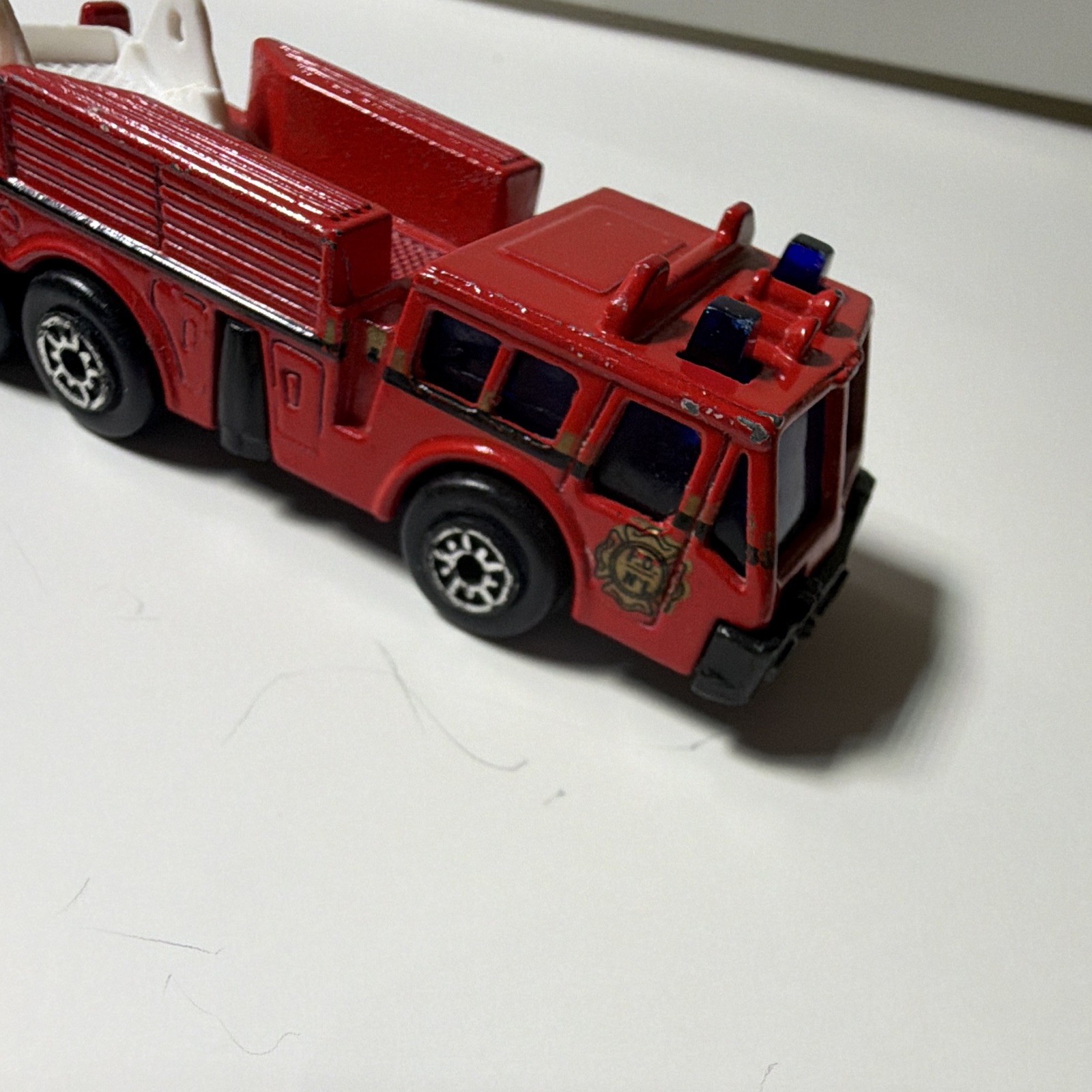 Maisto Fresno Fire Dept Fire Truck 2005 1:64 Diecast 6-Wheel Red/White