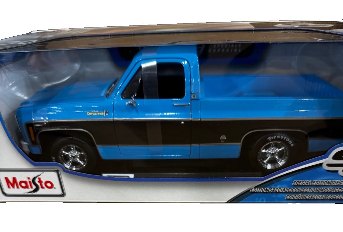 Maisto Chevrolet C10 Cheyenne Super 1974 1:18 Diecast Blue/Black Boxed
