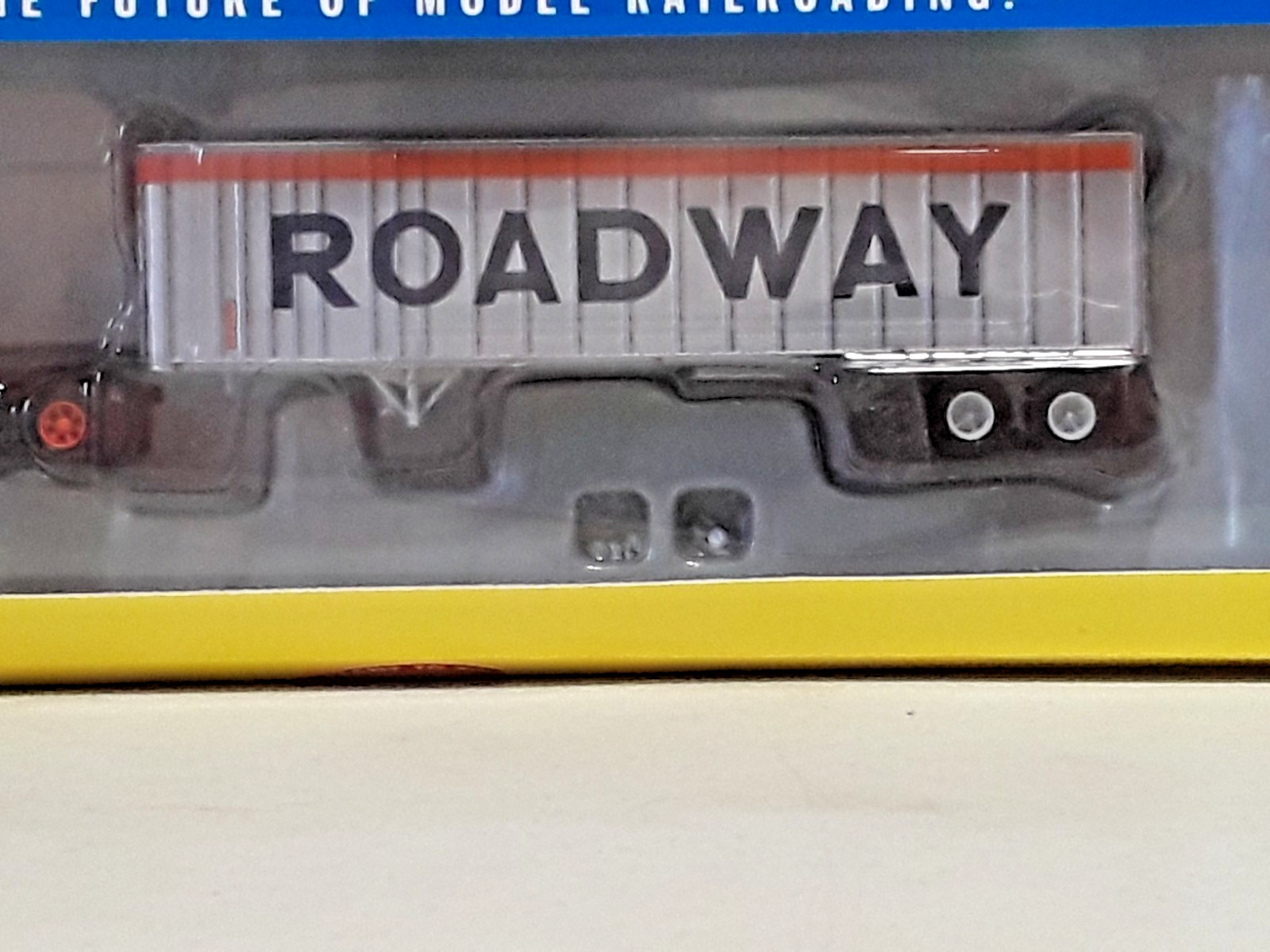 Athearn HO Scale 70988 Roadway MACK B Tractor w/ 40′ Exterior Post Trailer (-185