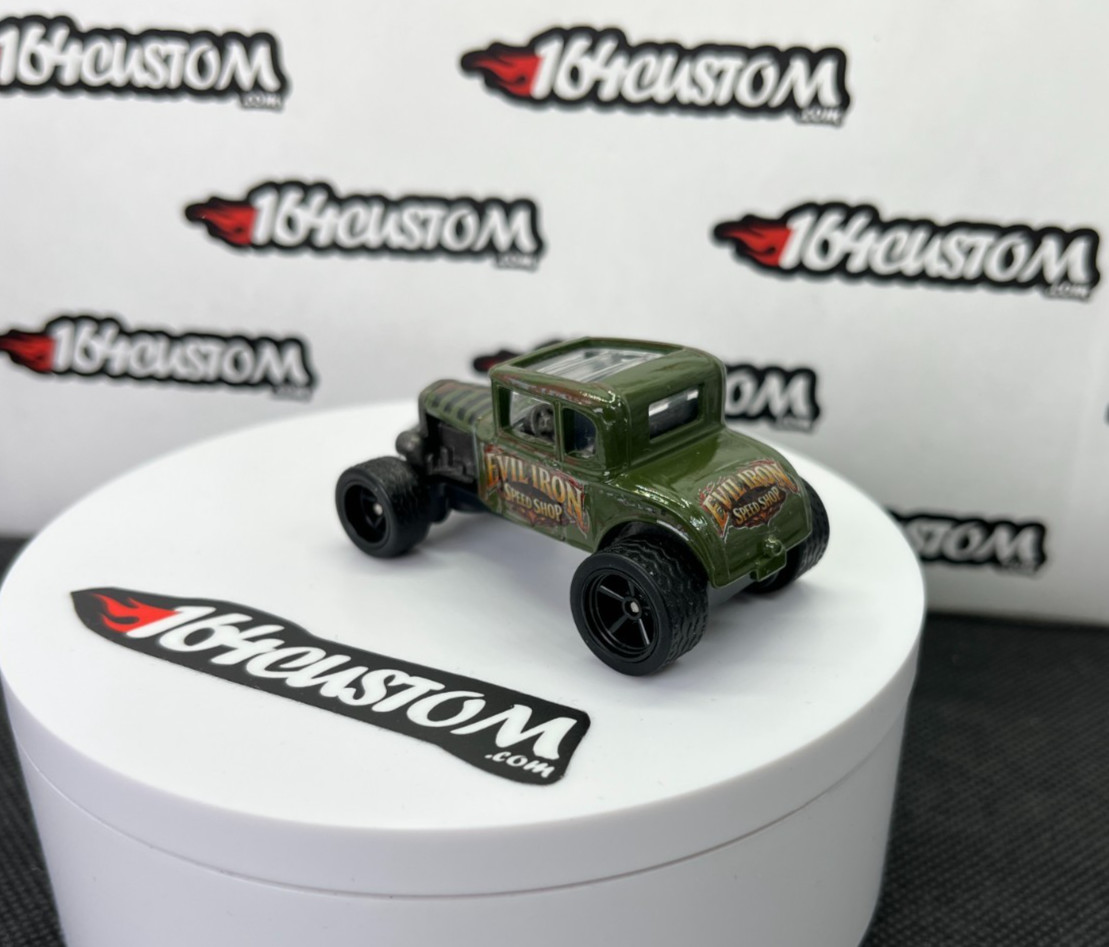 Hot Wheels ’31 Model A – Custom Evil Iron Pin Up Rat Rod Real Riders Card