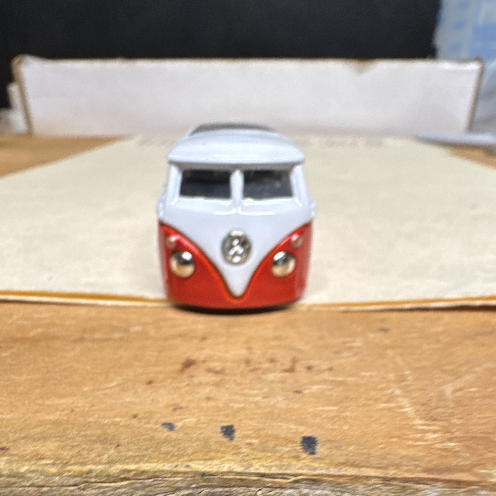 Mattel Hot Wheels Volkswagen VW Microbus Van 1:64 Red/White Diecast 2001