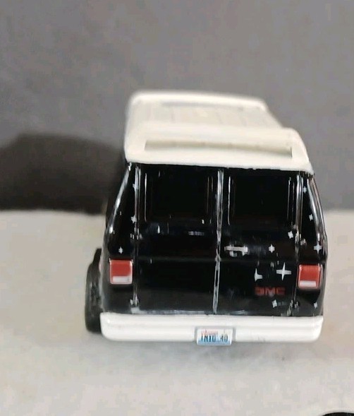 Greenlight ( CUSTOM) 1978 GMC VANDURA VAN