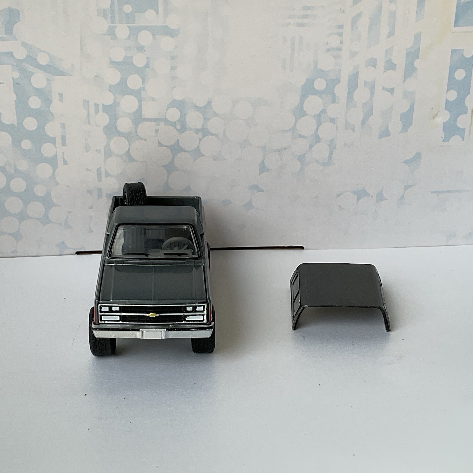 Greenlight 1990 CHEVROLET KS BLAZER Lifted Gray / red REMOVABLE TOP Chevy