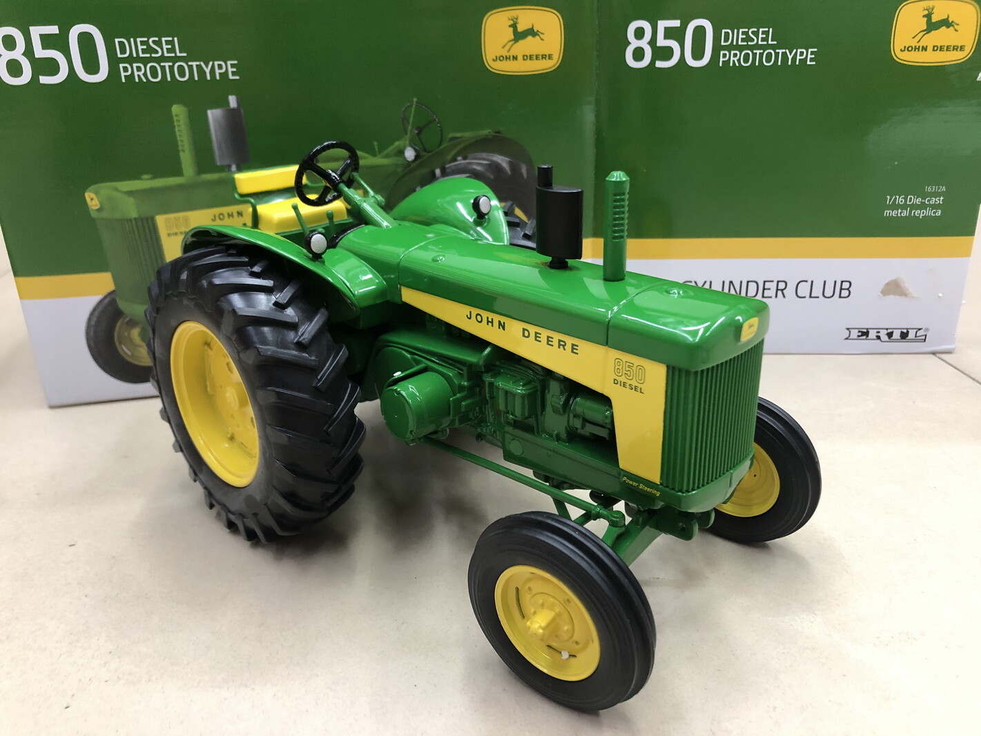 ERTL 1/16 850 Tractor Diecast Model Toy-Gift for Tractor Enthusiasts Collection