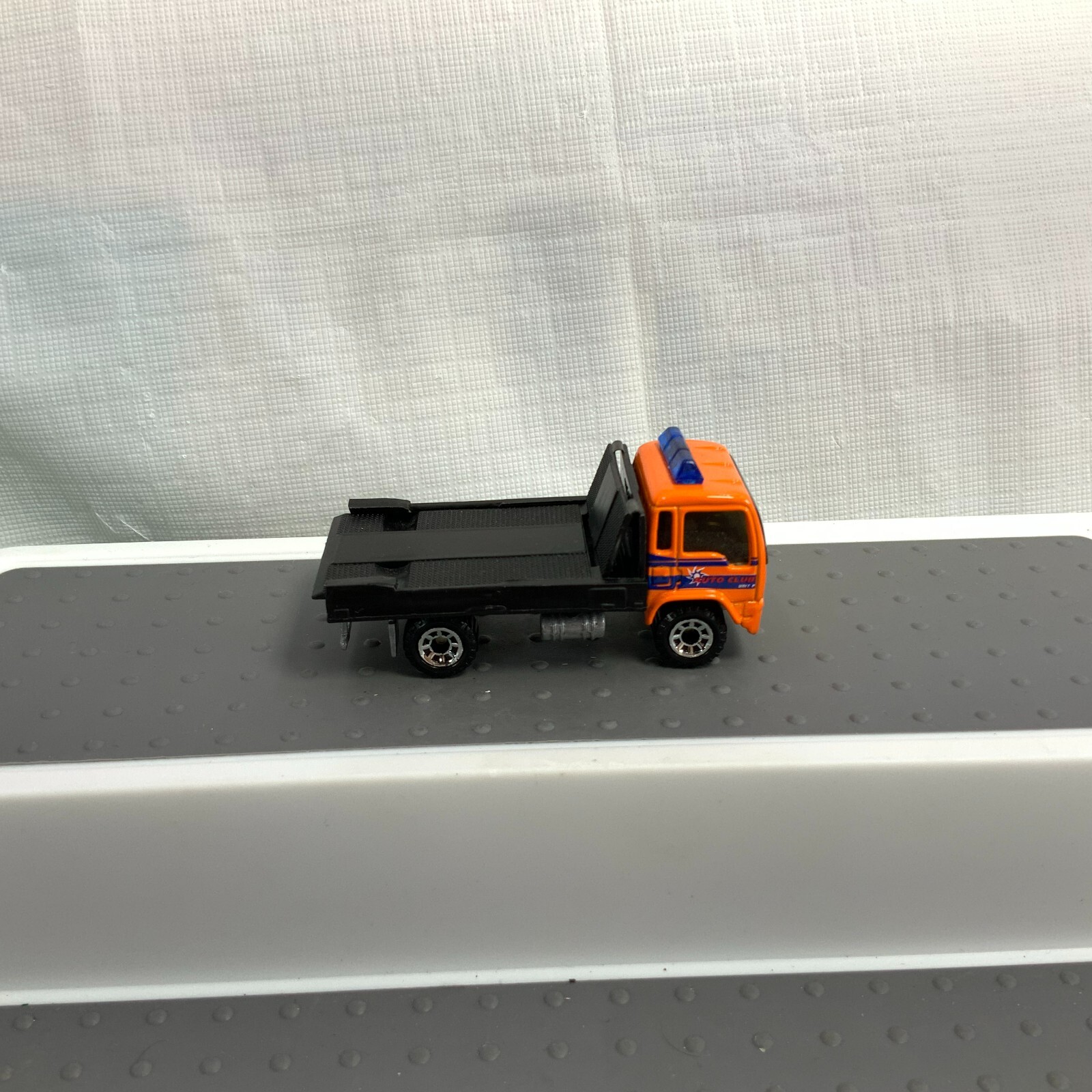 Vintage Matchbox Highway Heroes Isuzu Flatbed Truck Orange Die Cast
