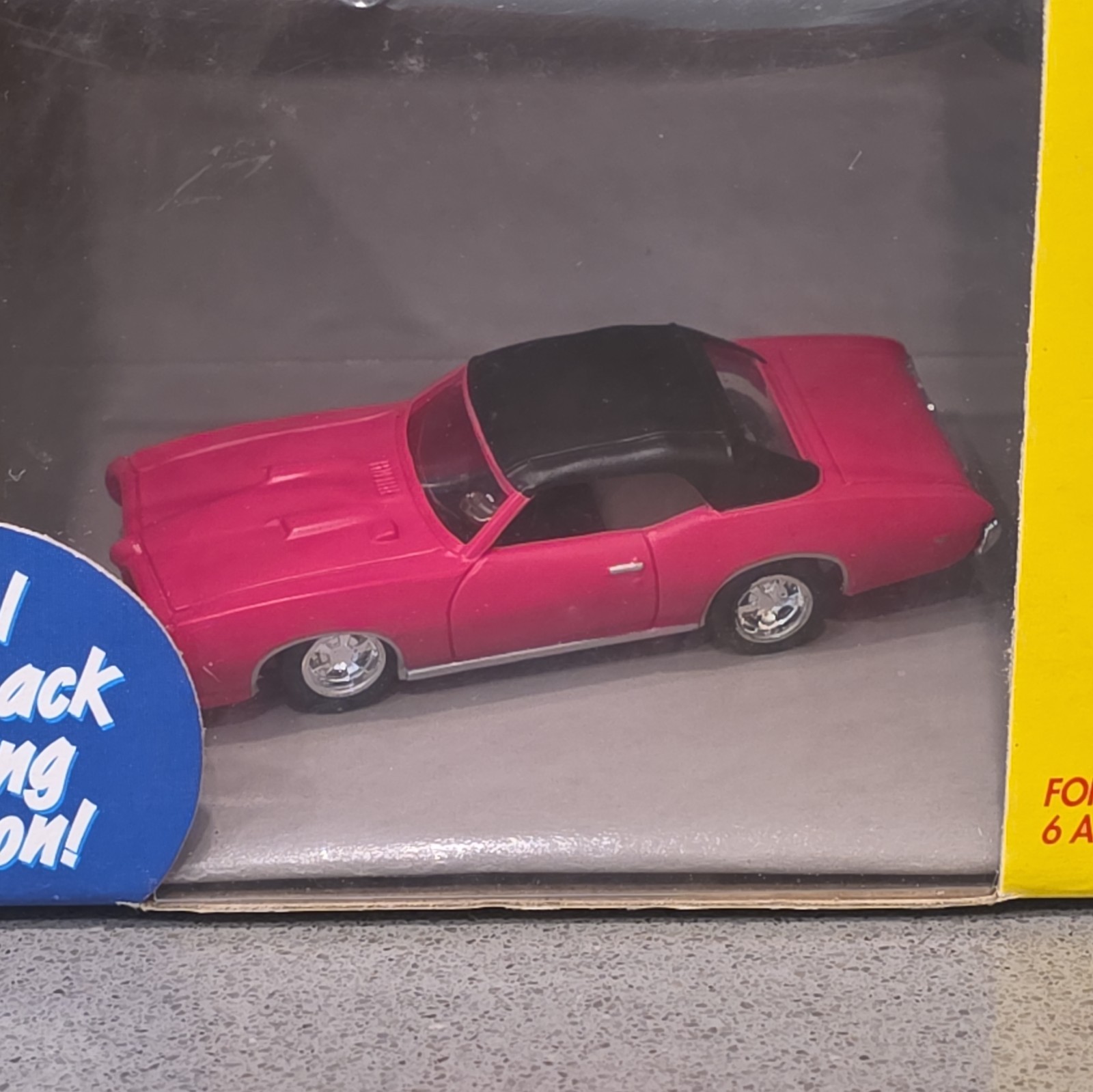 Johnny Lightning Thunderjet 500 1968 Pontiac GTO Pull Back Racing Action Pink