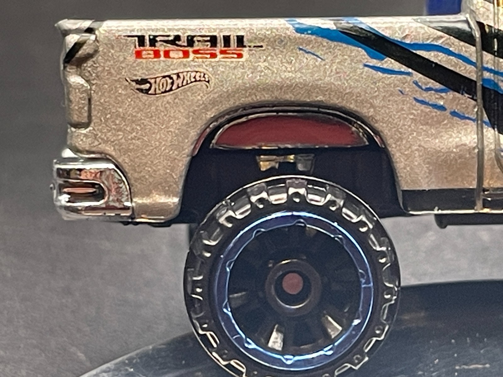 HOT WHEELS ’19 CHEVY SILVERADO TRAIL BOSS LT SILVER KMART EXCLUSIVE COLOR LOOSE