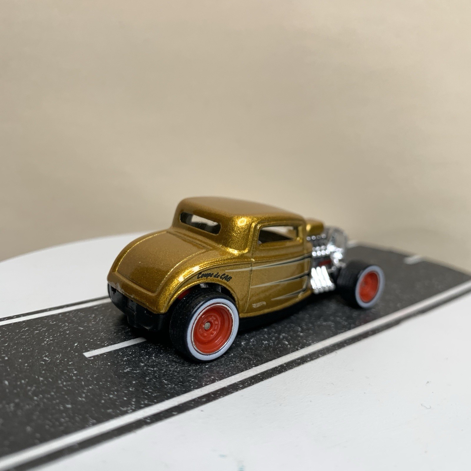 CUSTOM Hot Wheels 1932 Ford Coupe Gold Metallic w/Red Steelie White Wall RR 1:64