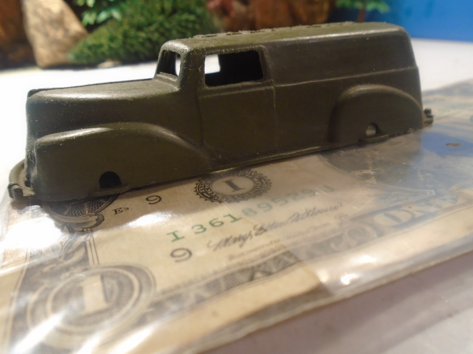 PYTON PRODUCT 1/47 O SCALE VINTAGE SOFT PLASTIC DELIVERY TRUCK, PARTS 1-187-1