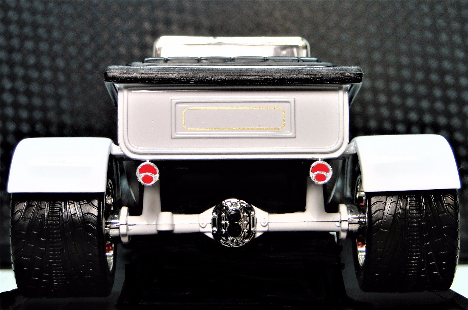 Race Car w/Corvette Engine 24 Hot Rod55 1955 57 1957 12 Carousel White 1:18 1963