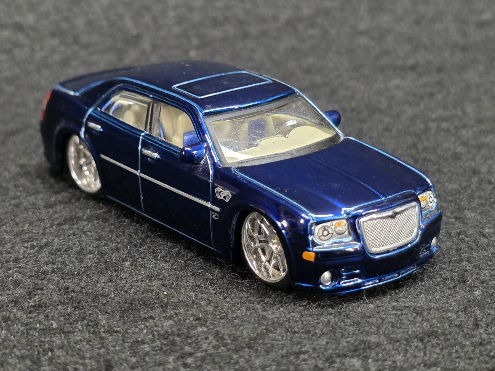 1:64 Maisto Playerz 2005 Chrysler 300C Hemi