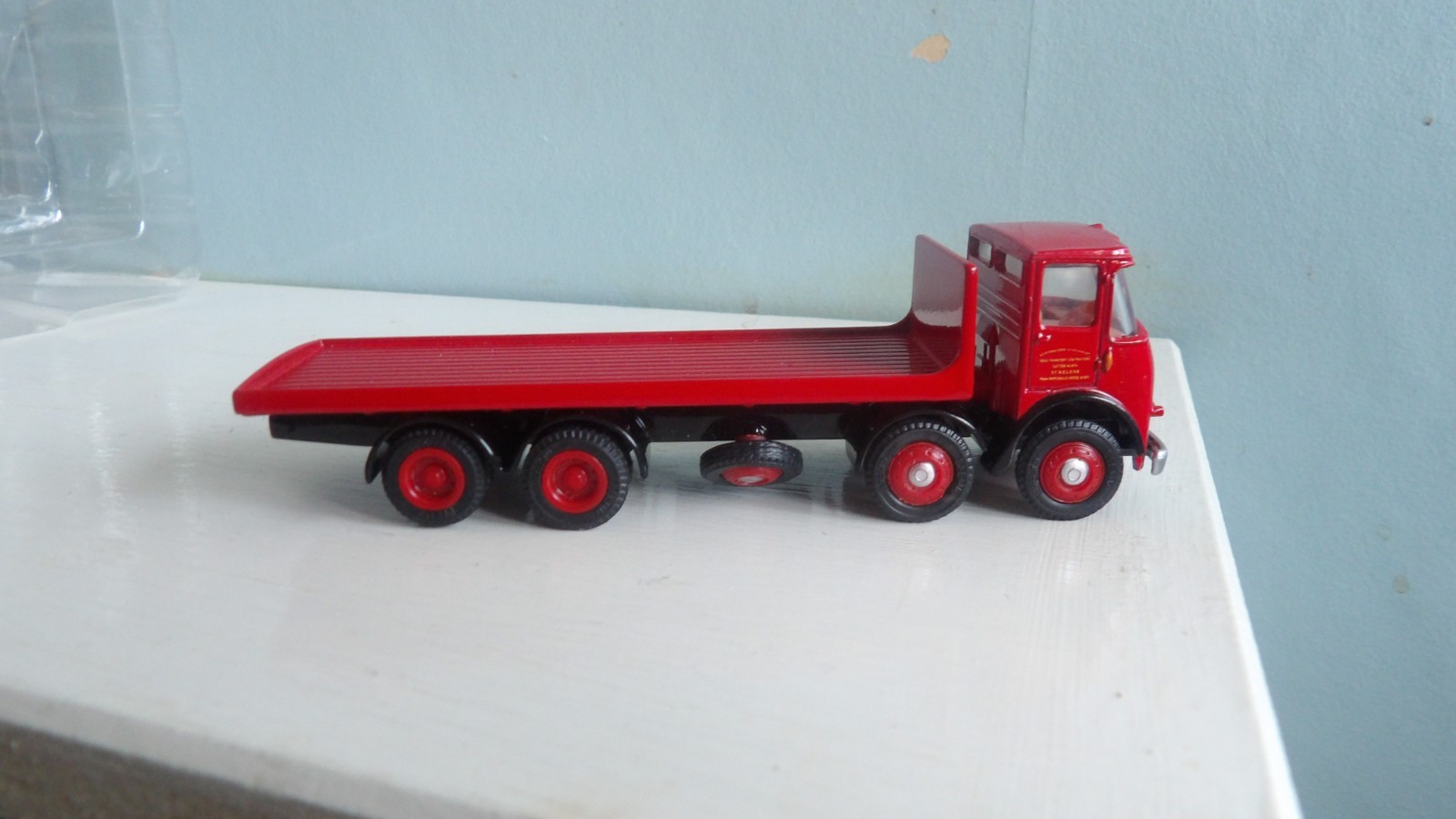 E.F.E. CODE 12802 SUTTONS AND SONS ATKINSON 4 AXLE FLATBED LORRY BOXED.