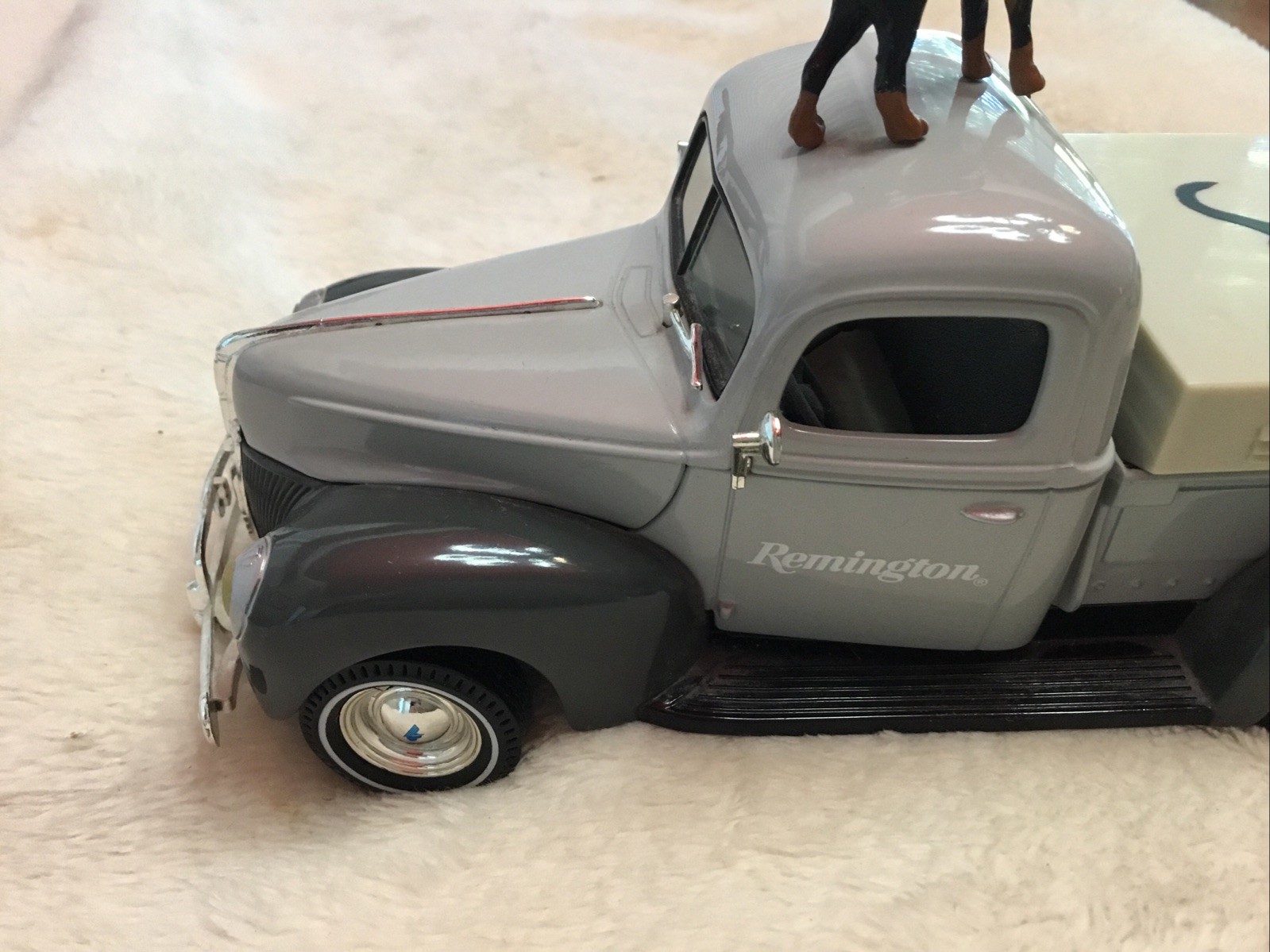 ERTL ‘40 Ford Diecast — REMINGTON Hunting Dog Series – Black & Tan Coon Dog