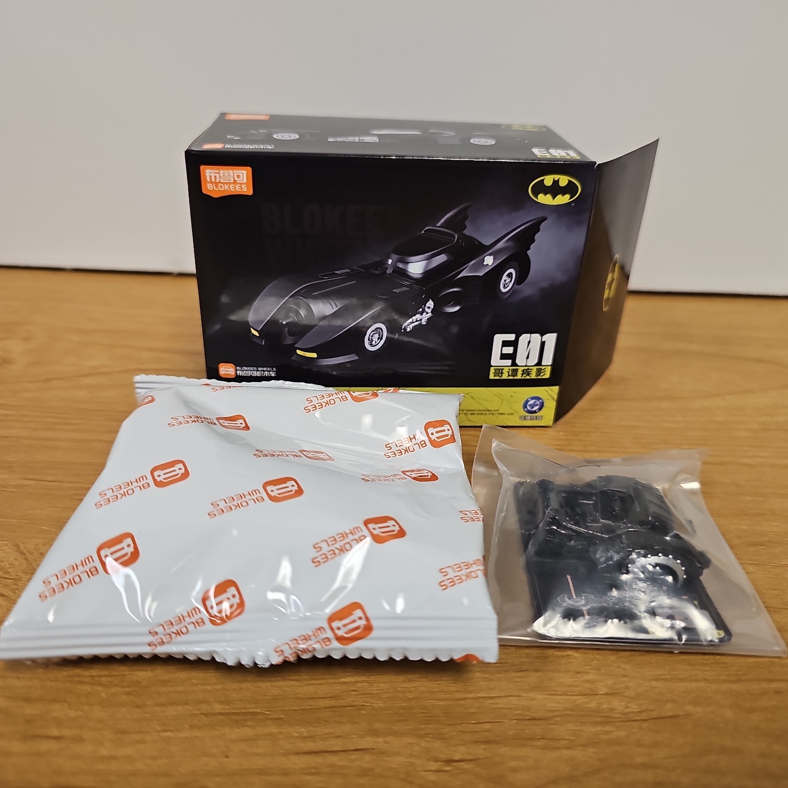 US Seller! Blokees Wheels E01 White Knight Batmobile Batman Comic 1:64 Model