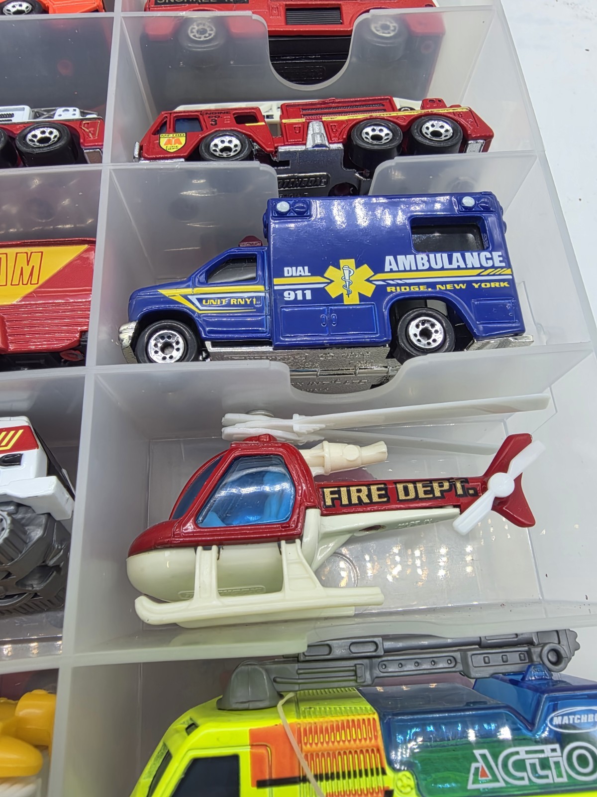 Mix – LOT of 48 – Fire Trucks, Ambulance & Emergency Vehicles