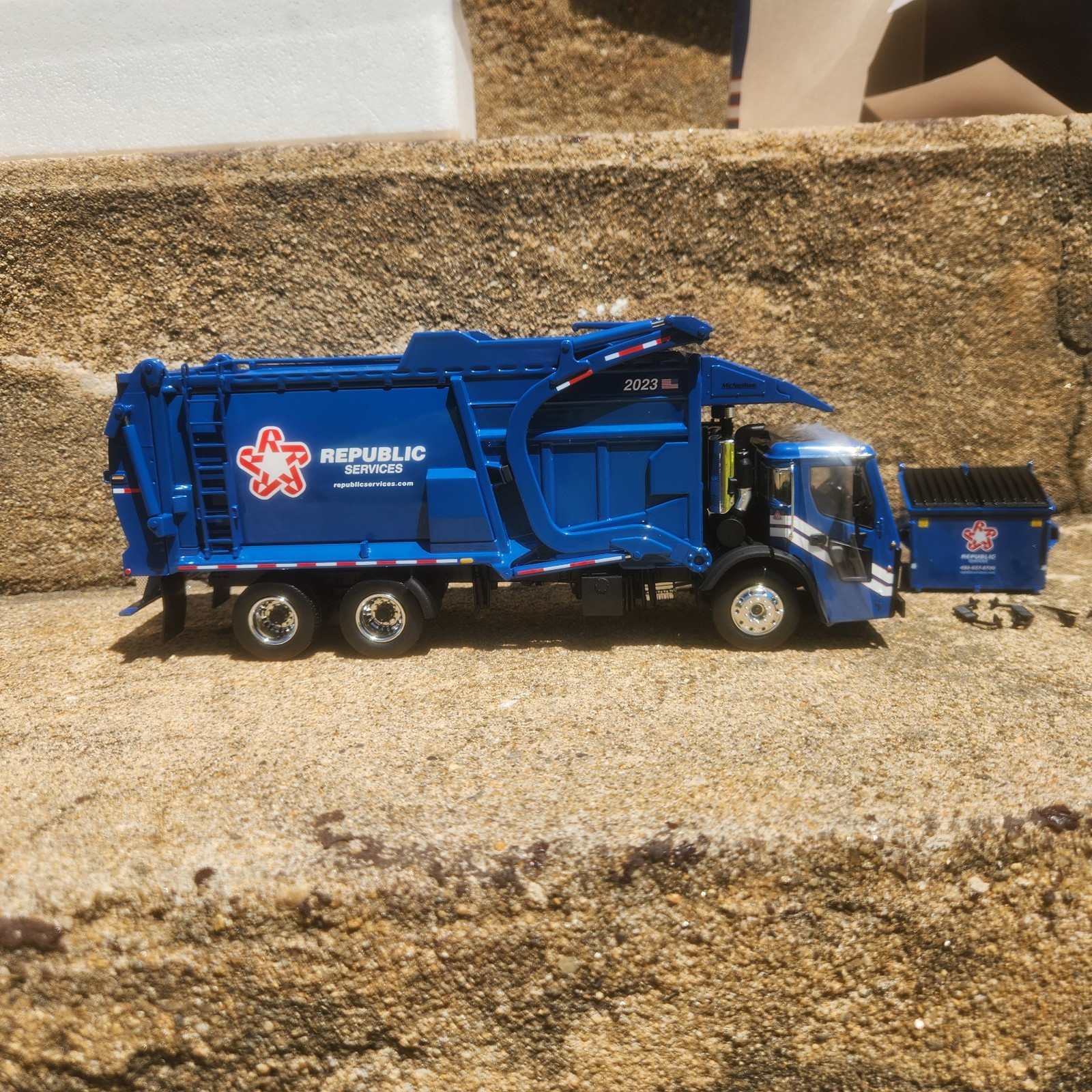 FIRST GEAR REPUBLIC SERVICES MACK LR FRONT LOADER GARBAGE TRUCK HTF NIB