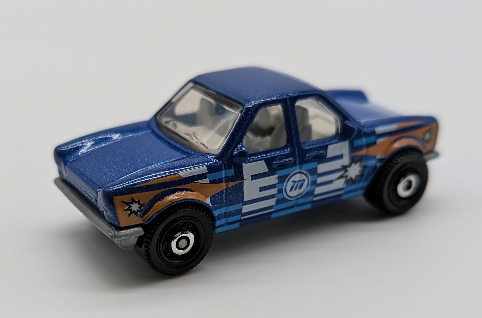Push’n Puller Unique Custom 2 Driver Car 1/64 Scale Collectible Die-Cast Diorama