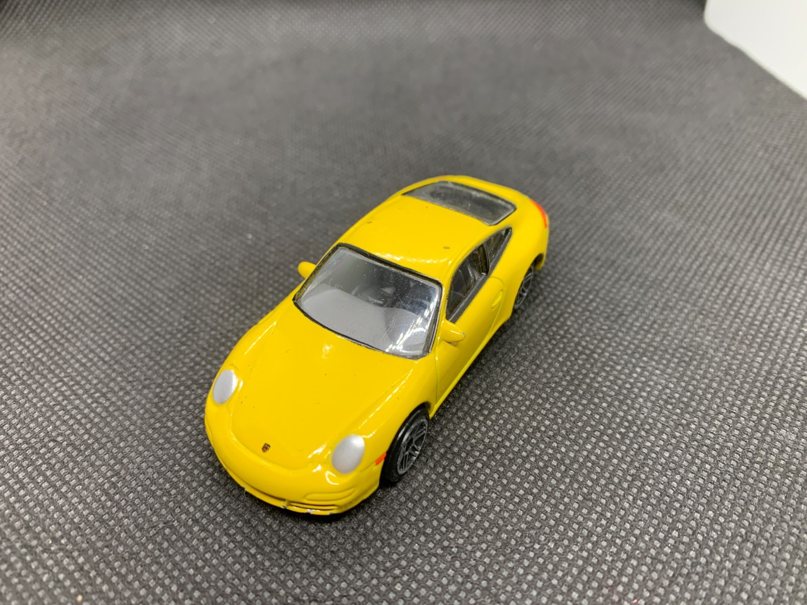 Realtoy Real Toy – Porsche 911 Carrera S – Diecast Collectible – 1:64 – USED (2)