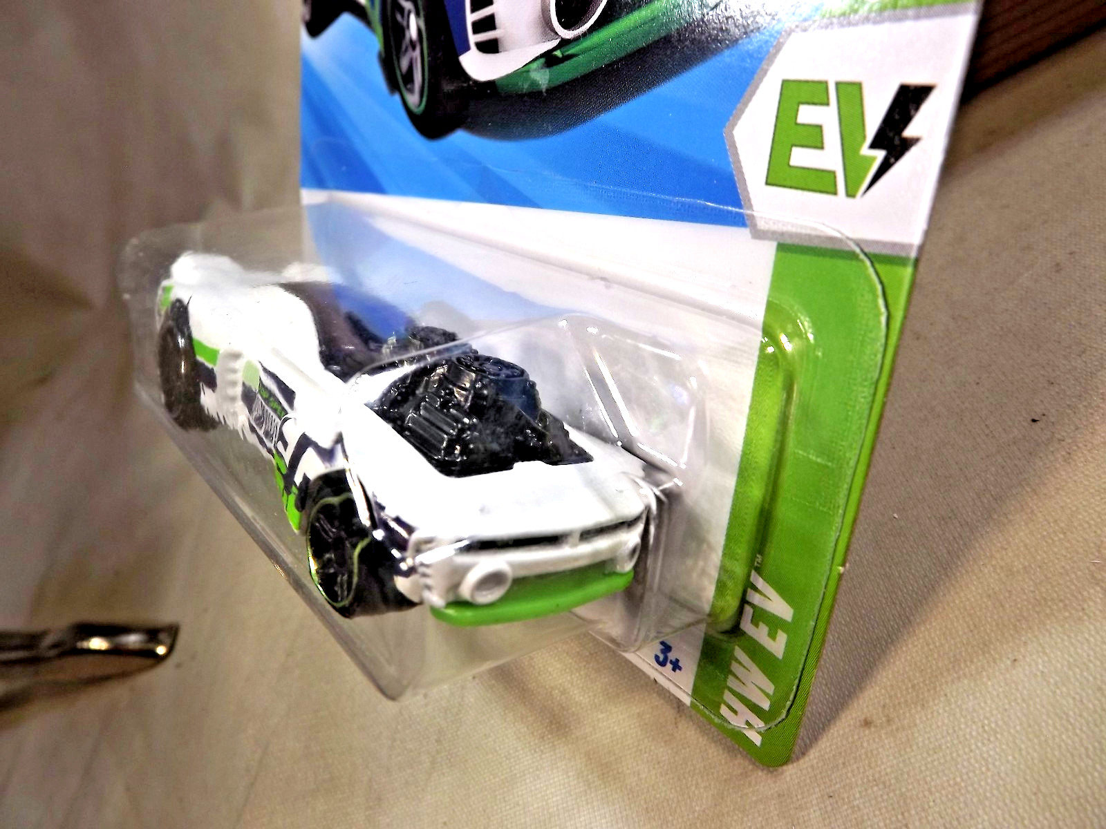 2025 Hot Wheels #151 HW EV 9/10 RODGER DODGER 2.0 White w/Black Pr5 Spokes