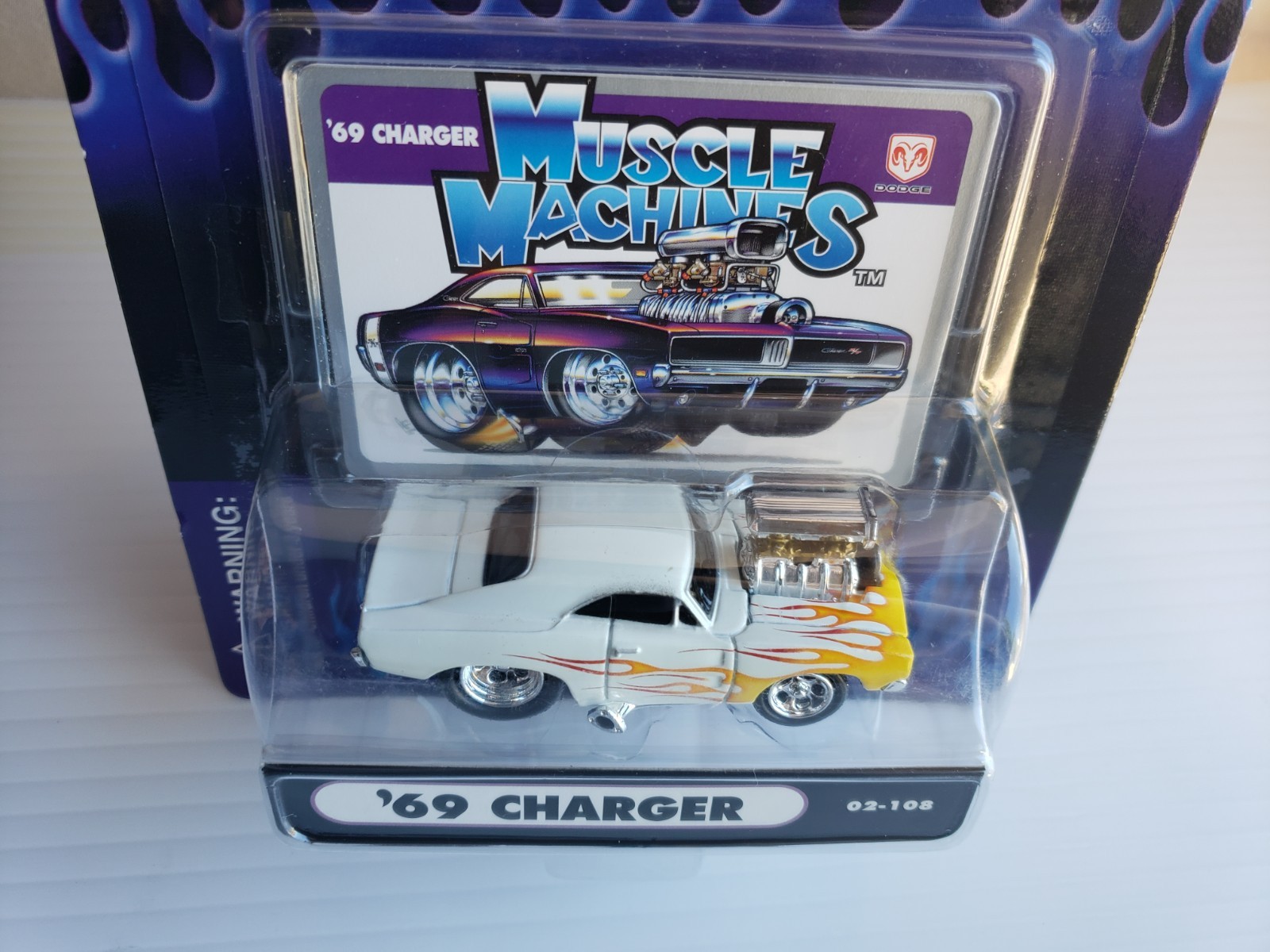 2002 Muscle Machines ’69 DODGE CHARGE White Opened Engine 1:64 #02-108 5SP MOC!