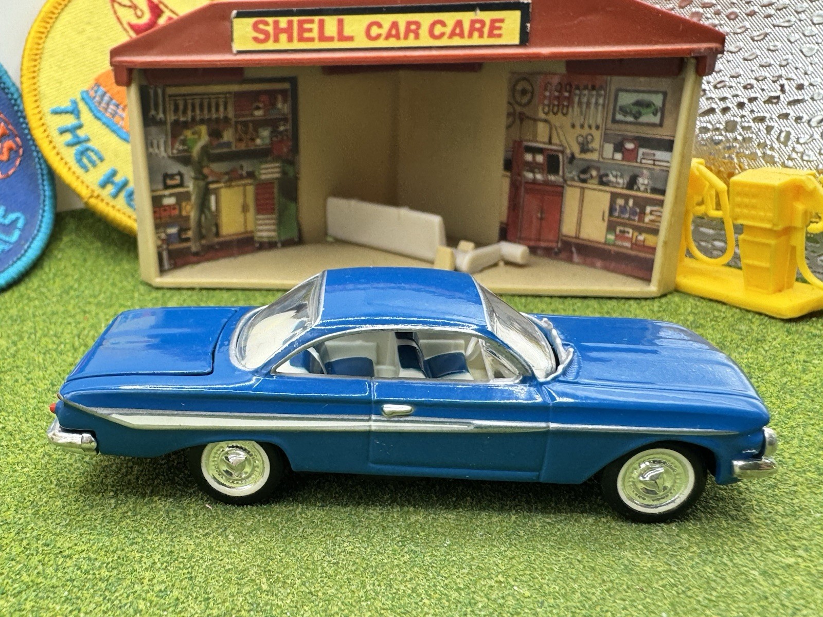 Revell 1961 Chevy Impala Diecast Car NM 1/64th Scale Issue #69 GM 2001