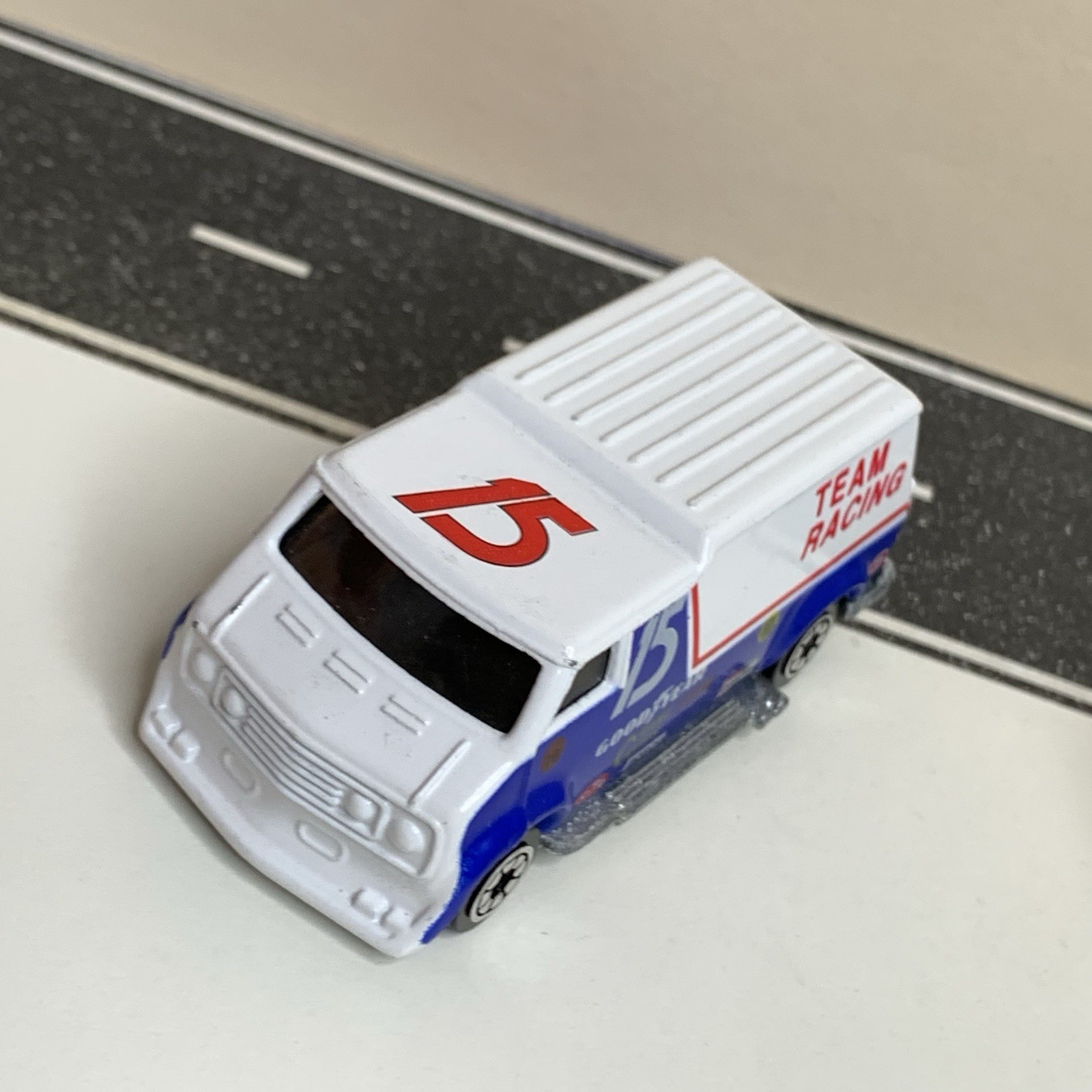 Corgi Mattel Auto City Team Racing Hot Rod Custom 70s Super Van White 1:64 NM