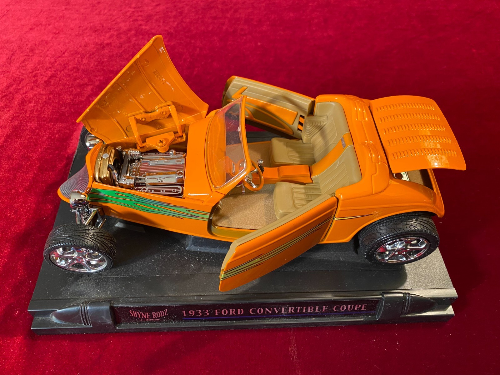 Shyne Rodz Collection 1:18 Die-Cast 1933 Ford Convertible Coupe lot 134 no box