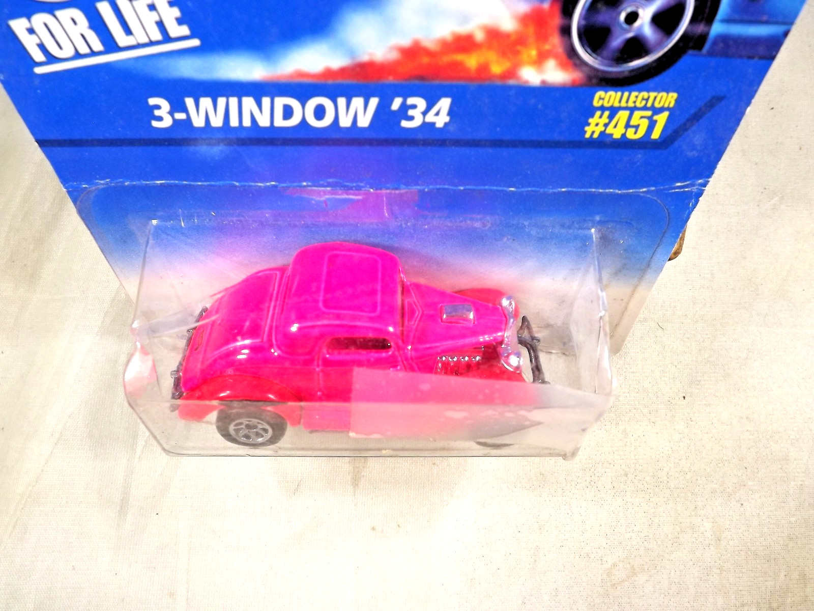 1995 Hot Wheels Blue/White Card – Collector #451 3-WINDOW ’34 Pink w/Chrome 7 Sp