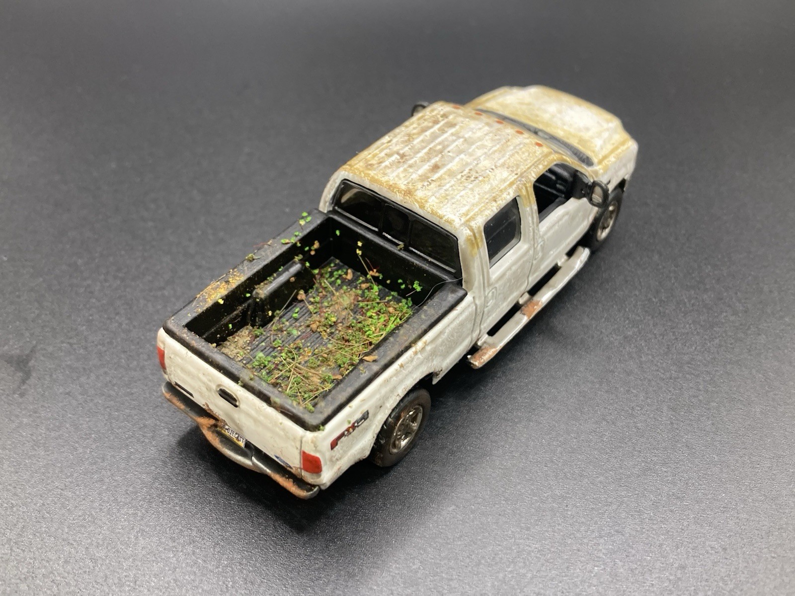 2004 Ford F-250 Weathered Rusty 1/64 Diecast Custom Super Duty 4×4 Pickup Truck