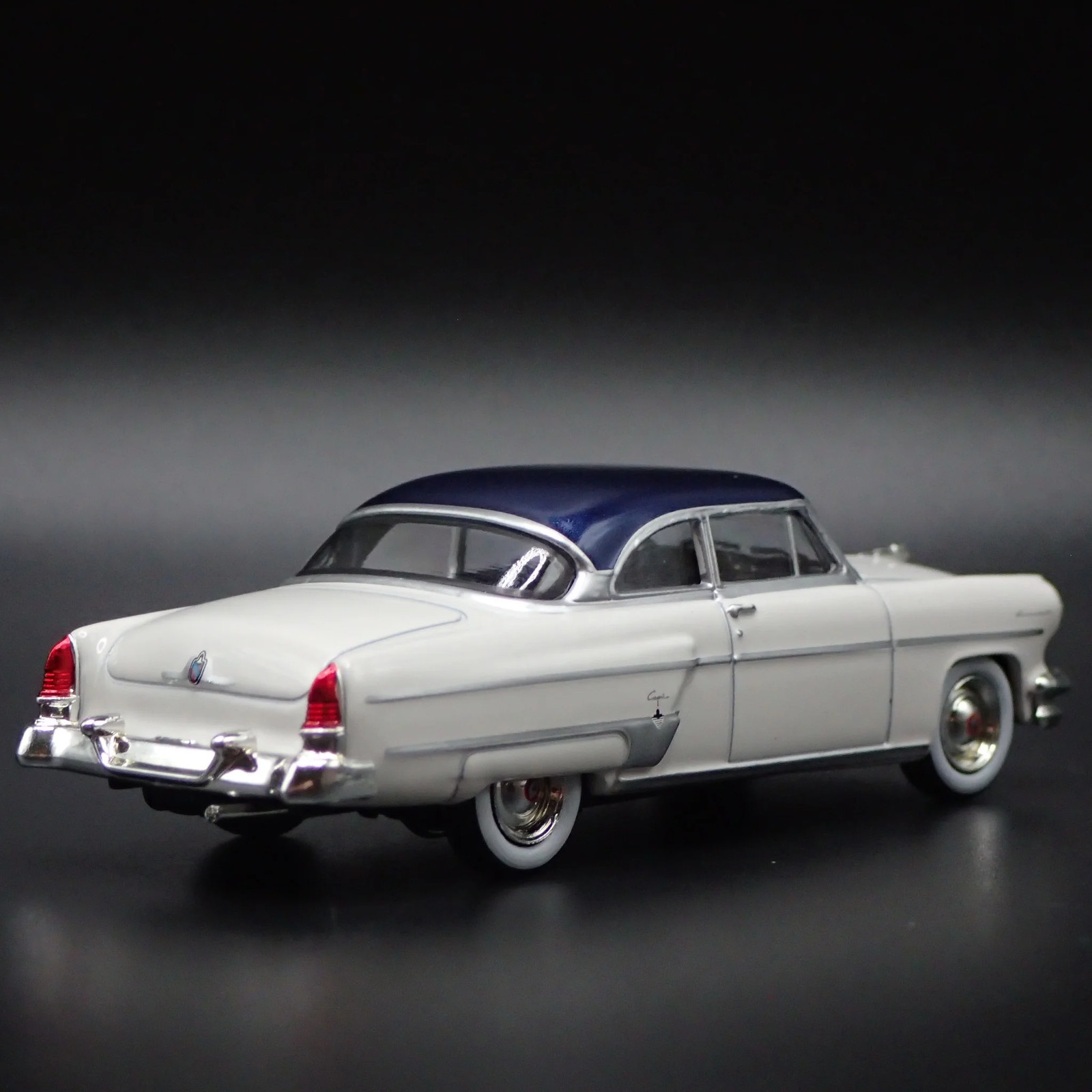 1954 54 LINCOLN CAPRI WHITE 1:64 SCALE COLLECTIBLE DIORAMA DIECAST MODEL CAR