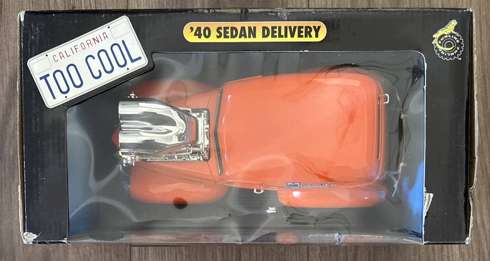 Muscle Machines 1/18 Scale Model Car 71169 – 1940 Sedan Delivery – Orange