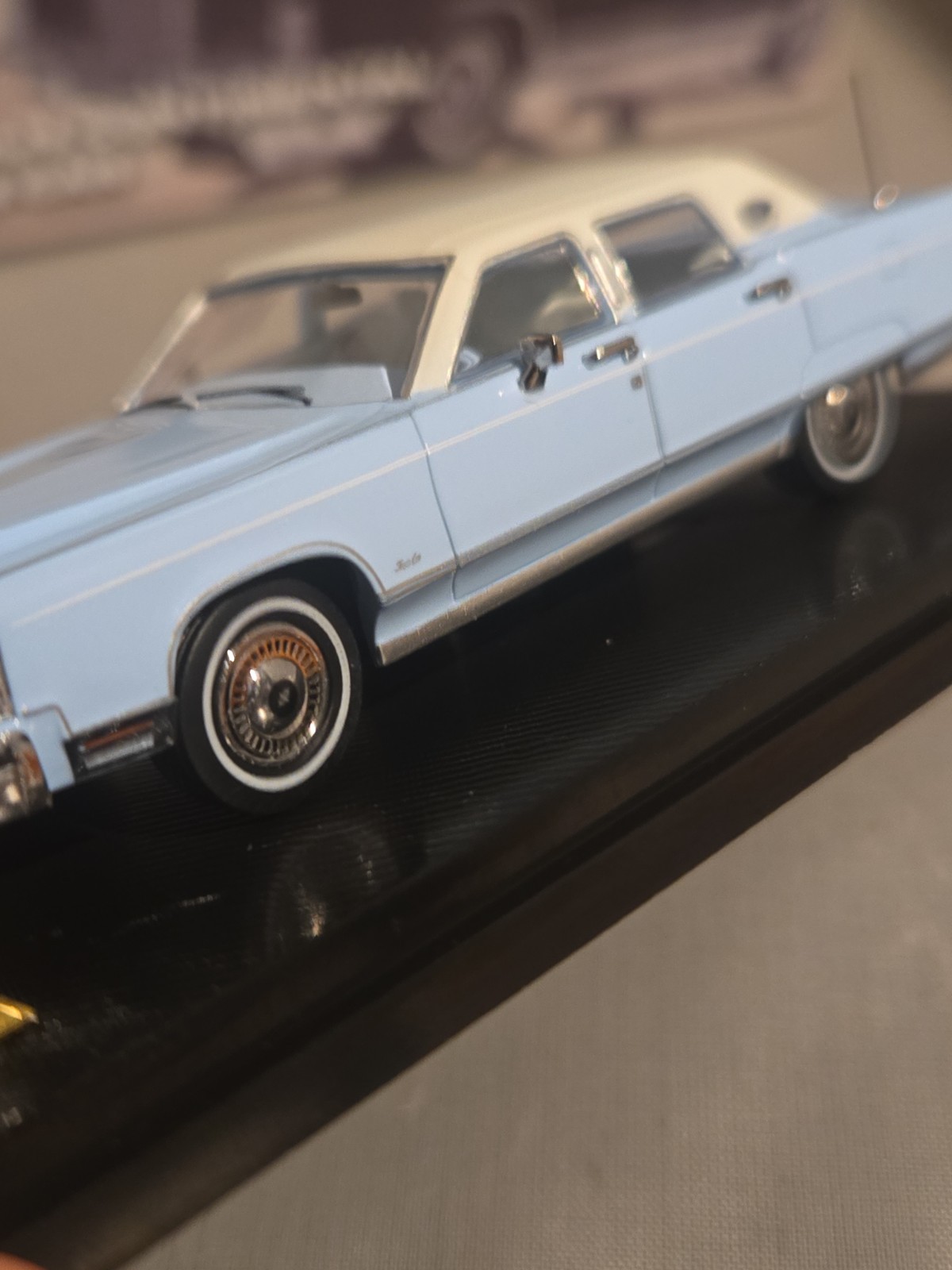 Turning Crush SunStar 1:64 1979 Lincoln Continental Town Car Diecast Light Blue
