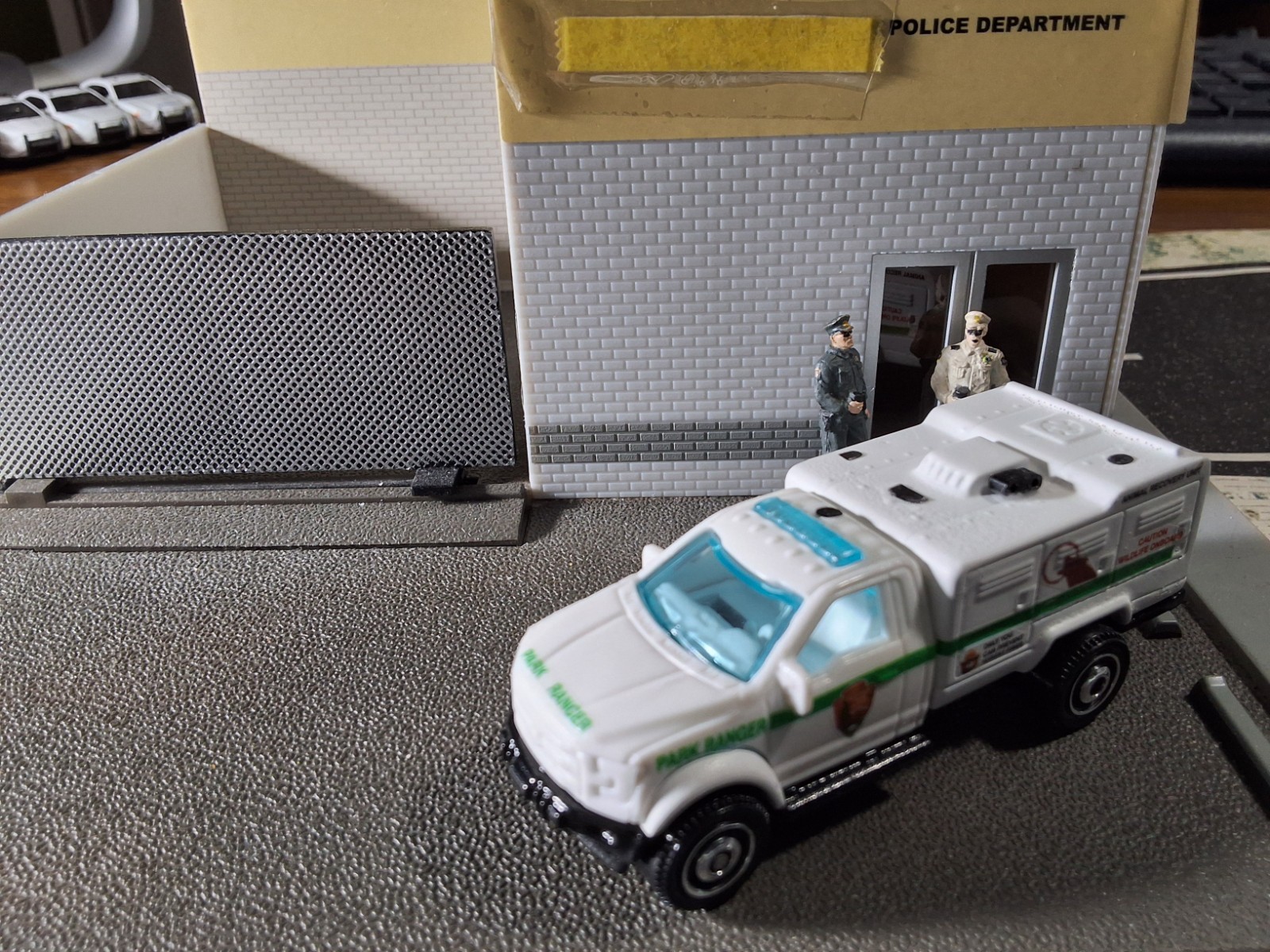Matchbox Police CUSTOM FORD F-150 U.S. PARK RANGER ANIMAL RECOVEREY unit