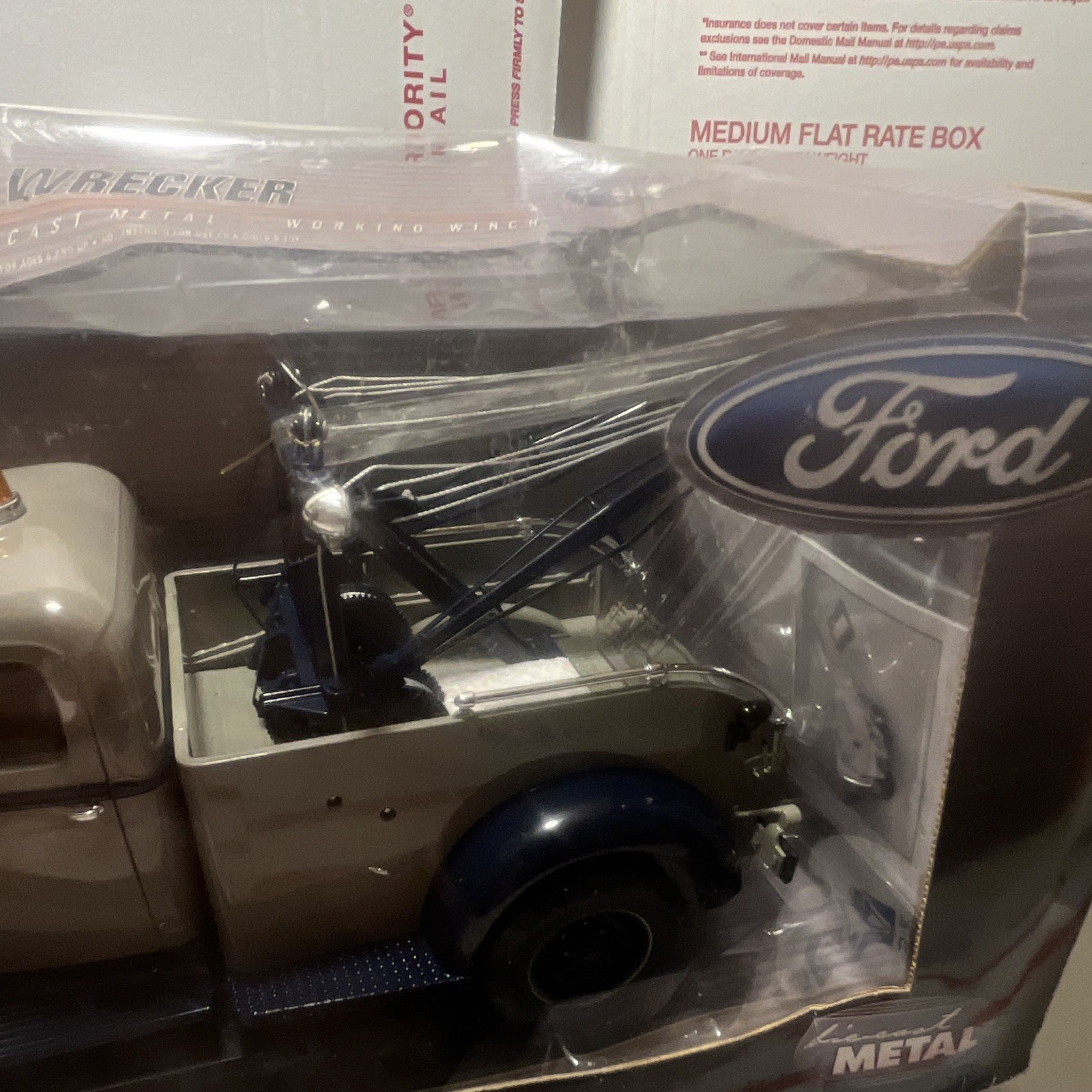 Highway 61 Collectibles 1940 Ford Wrecker Tow Truck 1:16 Diecast Working Winch