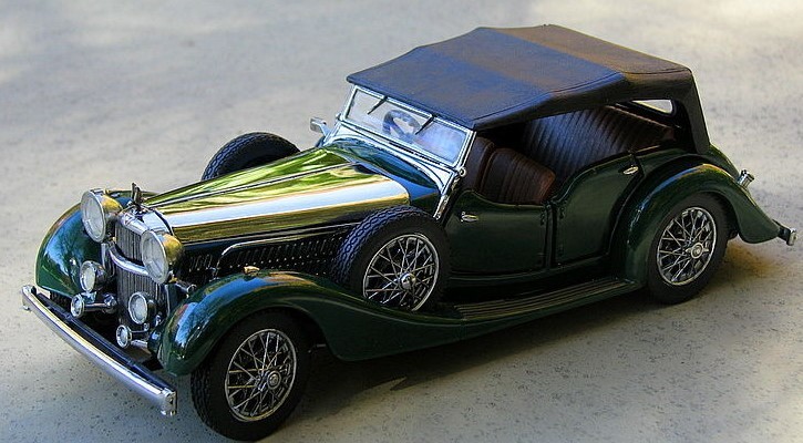 Classic Race Car Racing Racer Carousel SIVR1 18Unique12Metal Diecast Model24