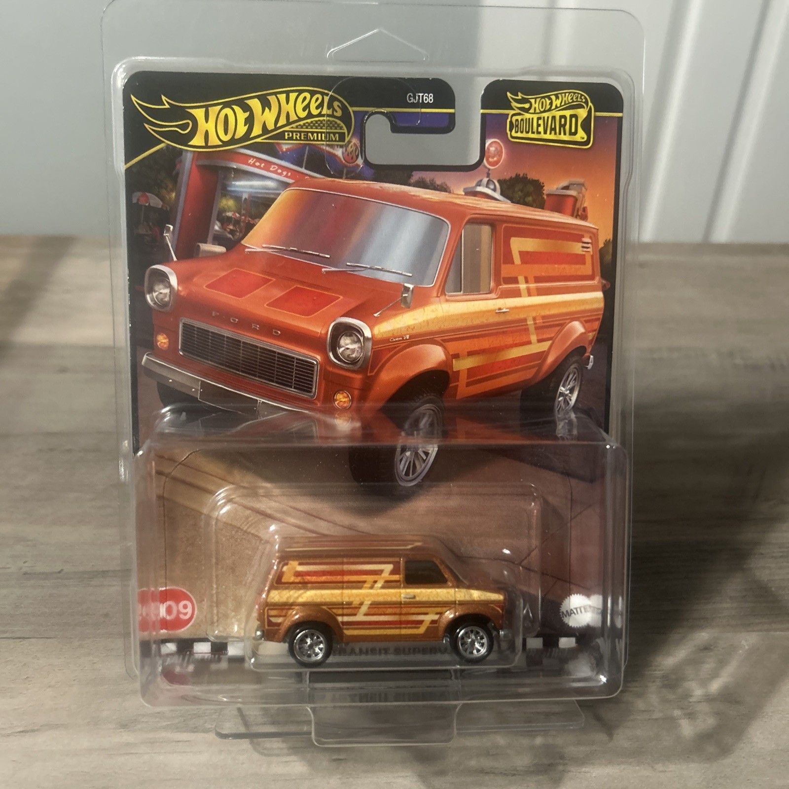 Hot Wheels Premium Ford Transit Supervan Boulevard In Protector