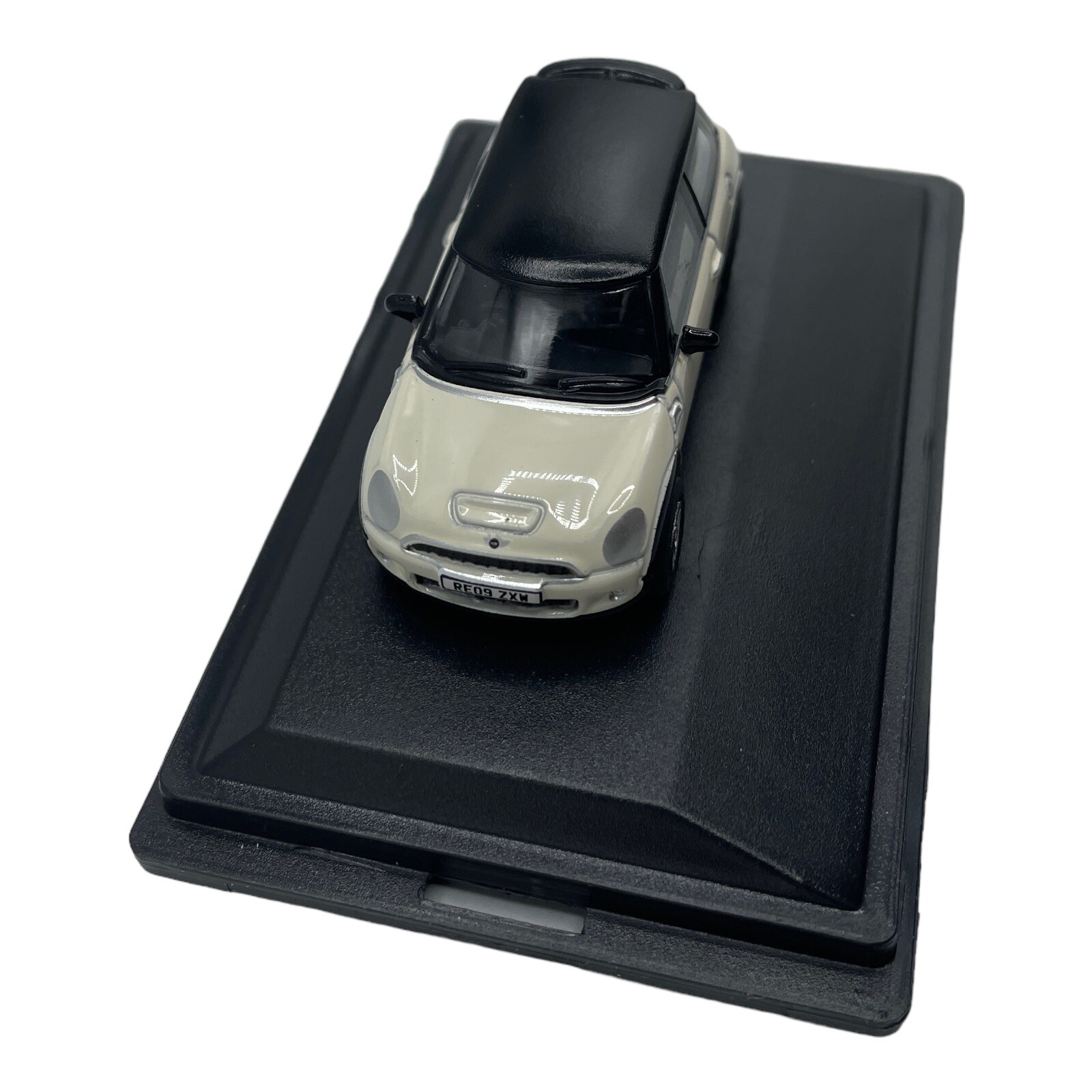MINI Cooper S Hardtop R56 Pepper White with Black Roof Diecast car 1:76 OO Scale