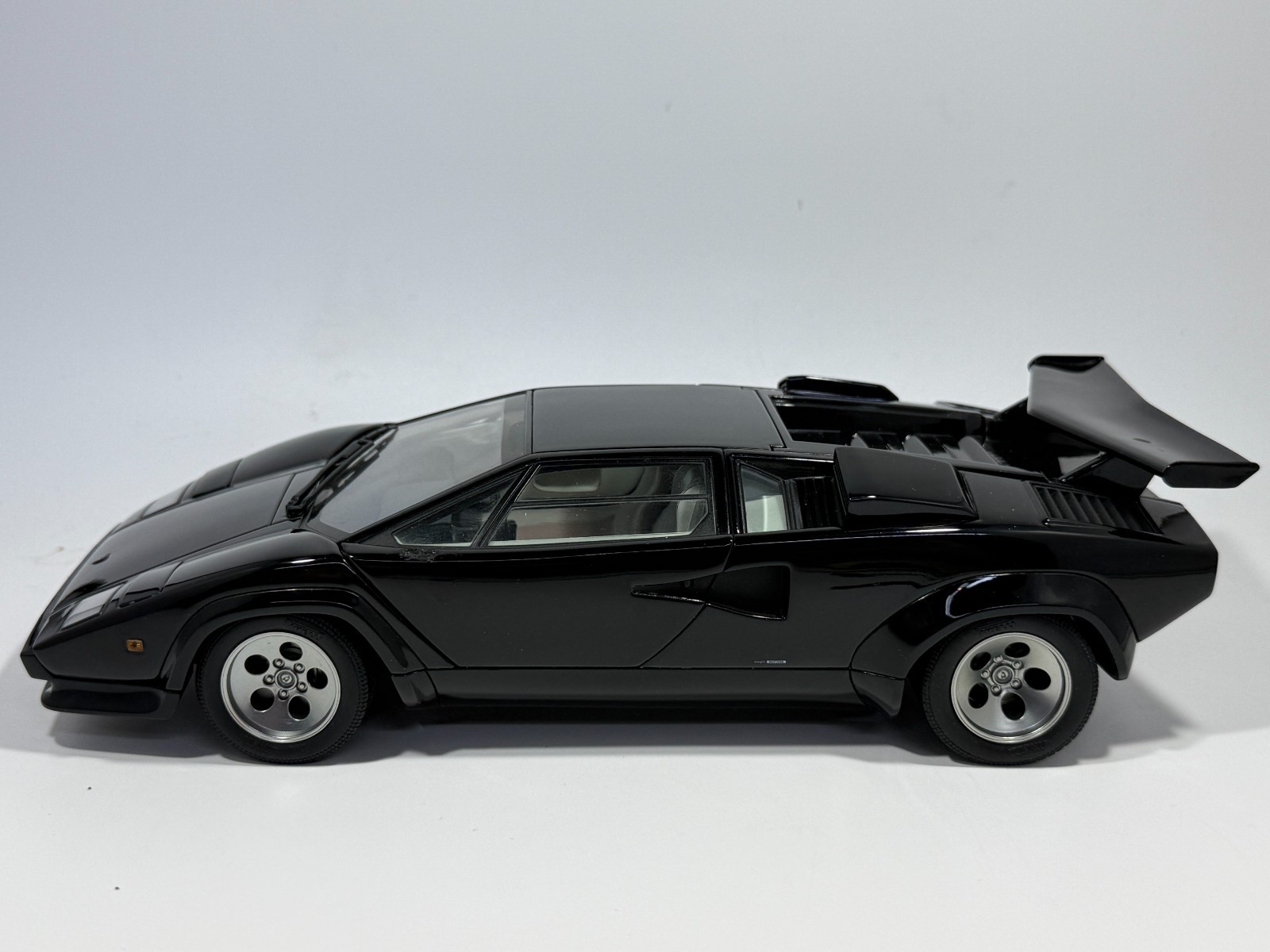 1/18 AUTOart Lamborghini Countach 5000S 74533 Rare! MINOR ISSUES READ US Seller