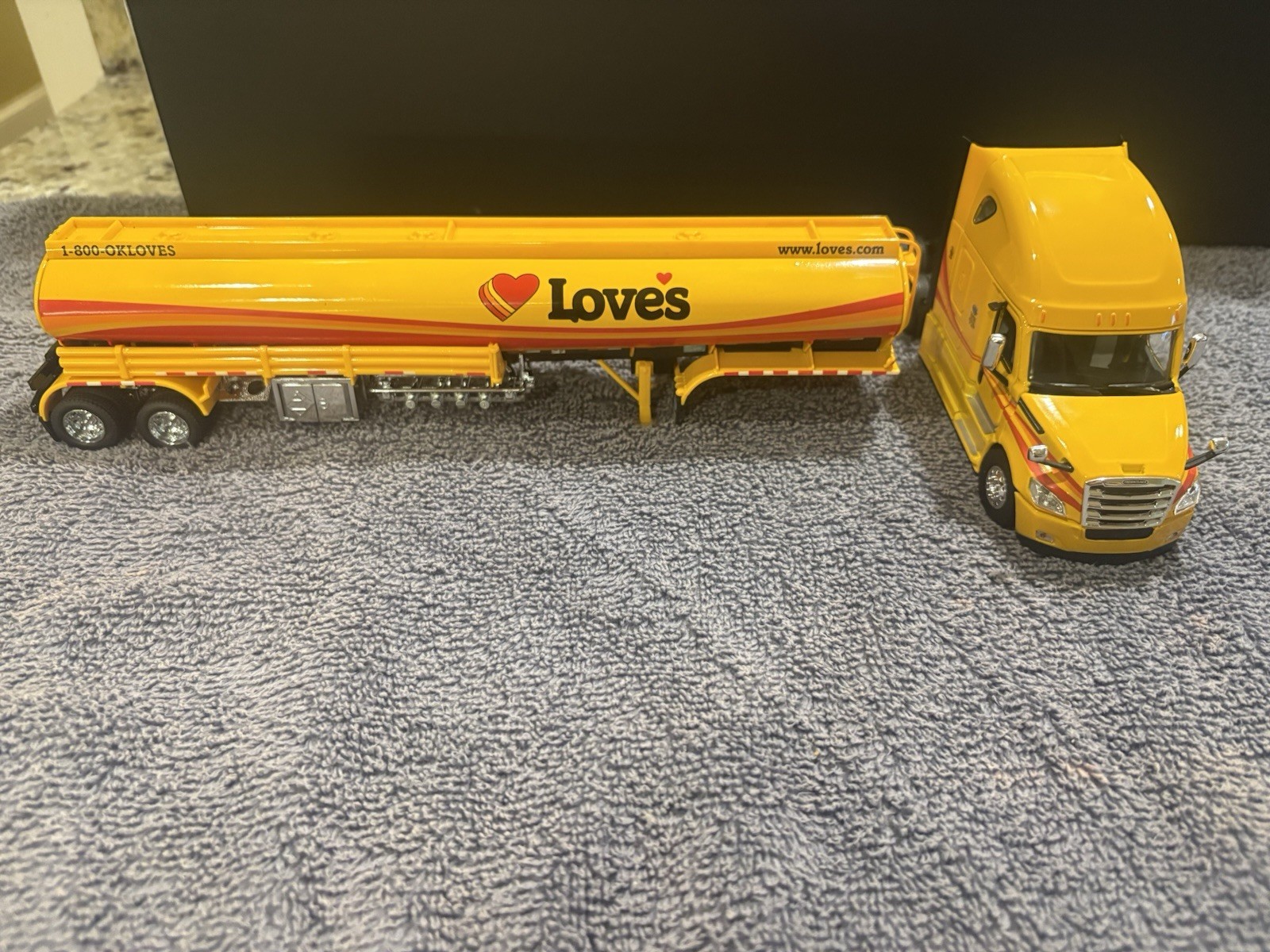 1:50 Diecast Fuel Tanker