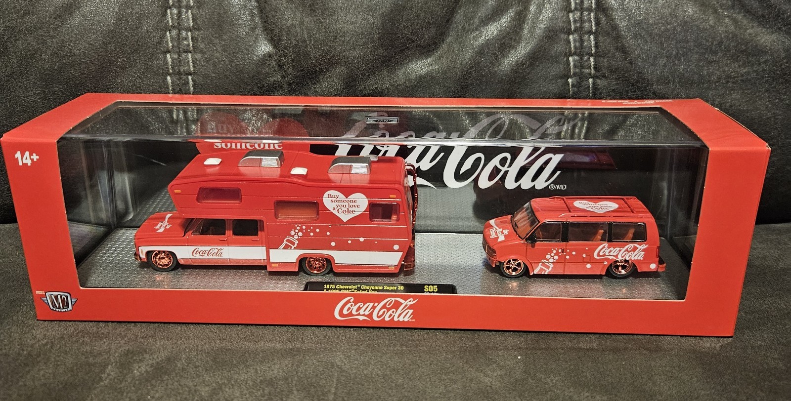 M2 Machines 1975 Chevrolet Cheyenne Super 30 & 95 GMC Safari Van CHASE 1/64…