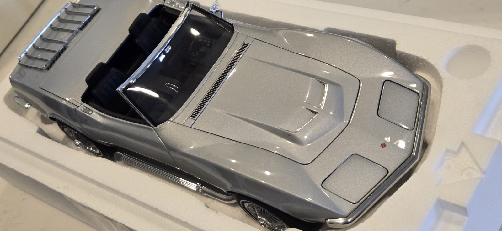 **READ** RARE 1/18 Autoart 1969 Chevrolet Corvette Cortez Silver Diecast