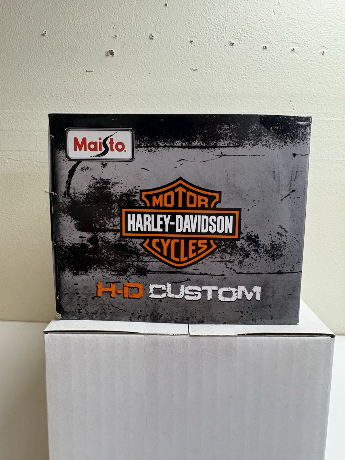 Maisto H-D Custom – 1:24 Scale Gray 48 Ford F1 & 42 WLA Flathead – Harley