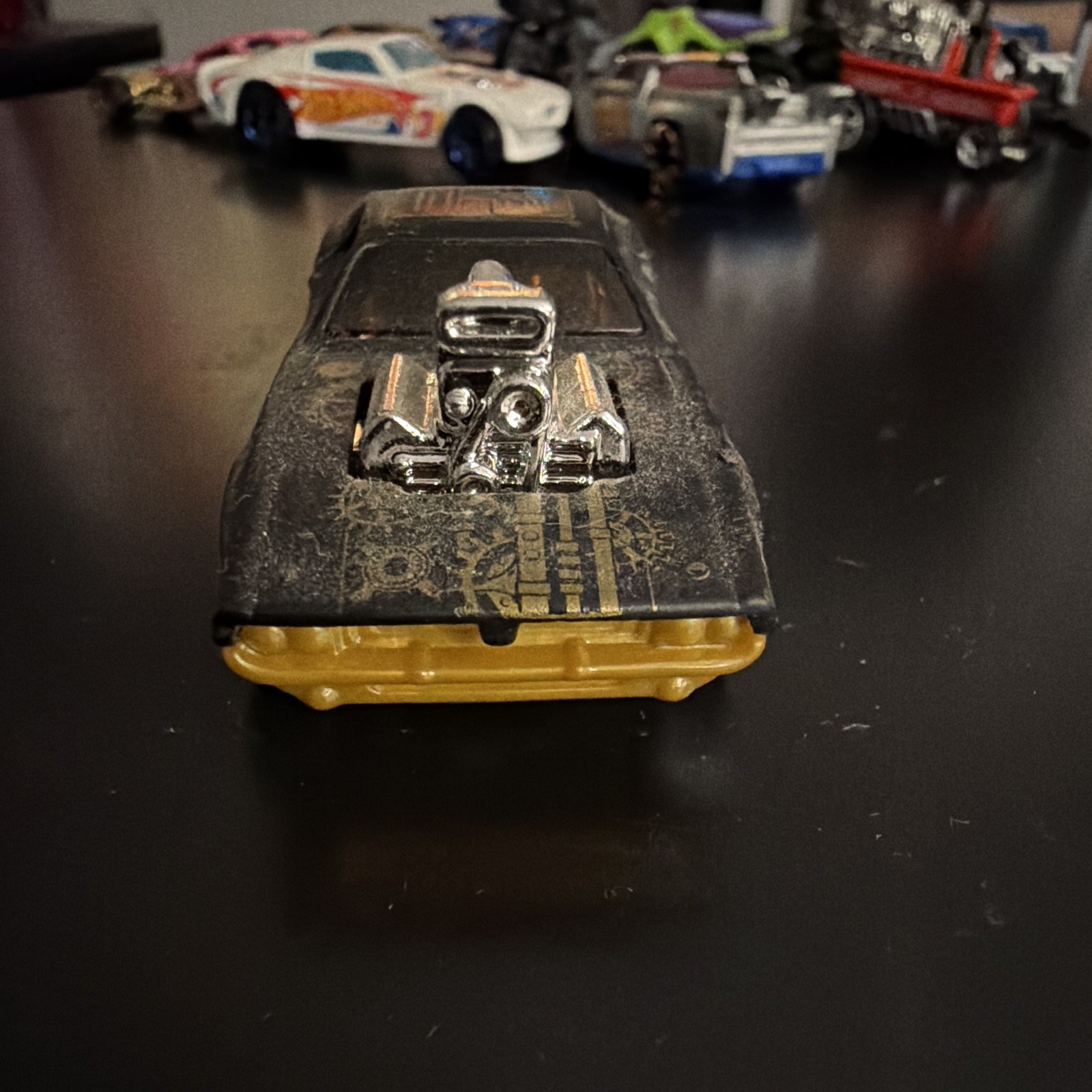 Hot Wheels 1:64 1970 Dodge Rodger Dodger Steampunk Black/Gold Chrome Engine